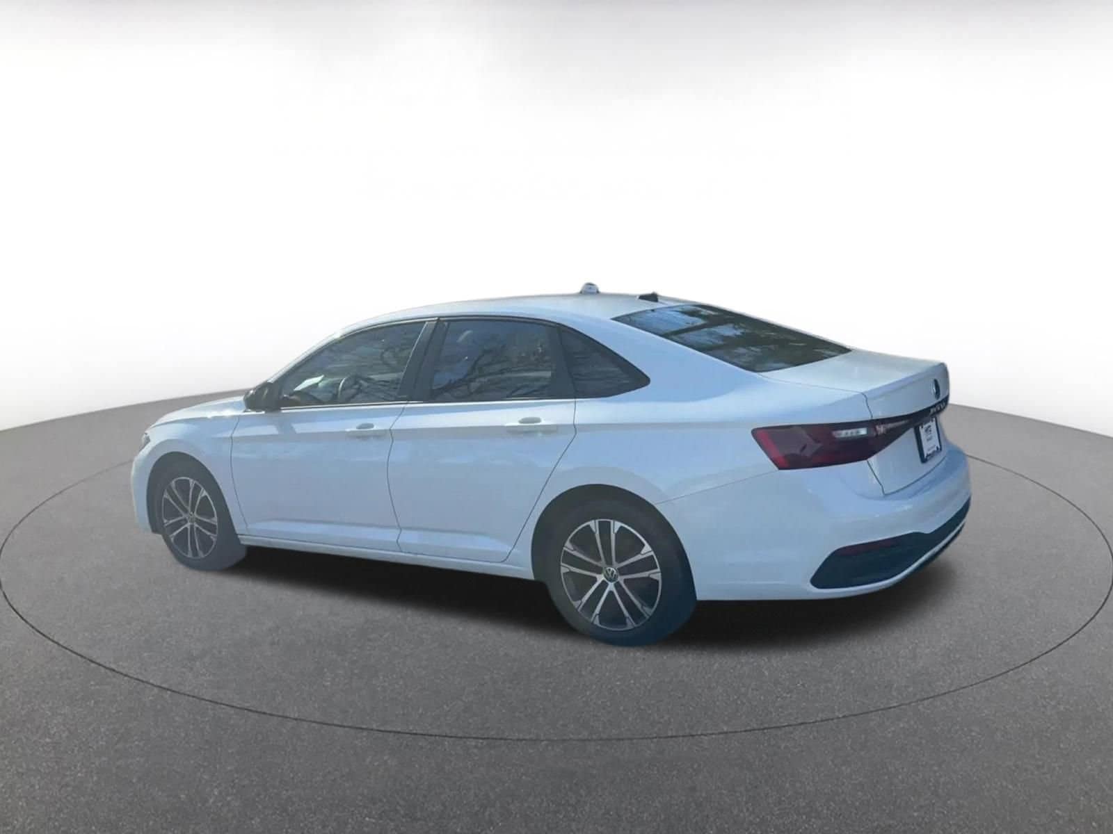 Thumbnail: 2025 Volkswagen Jetta - 9