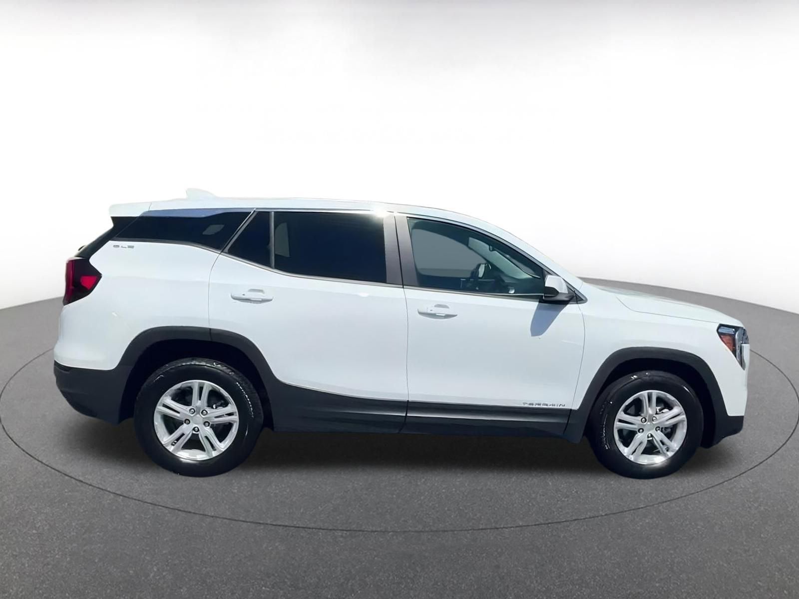 2024 GMC Terrain SLE 16