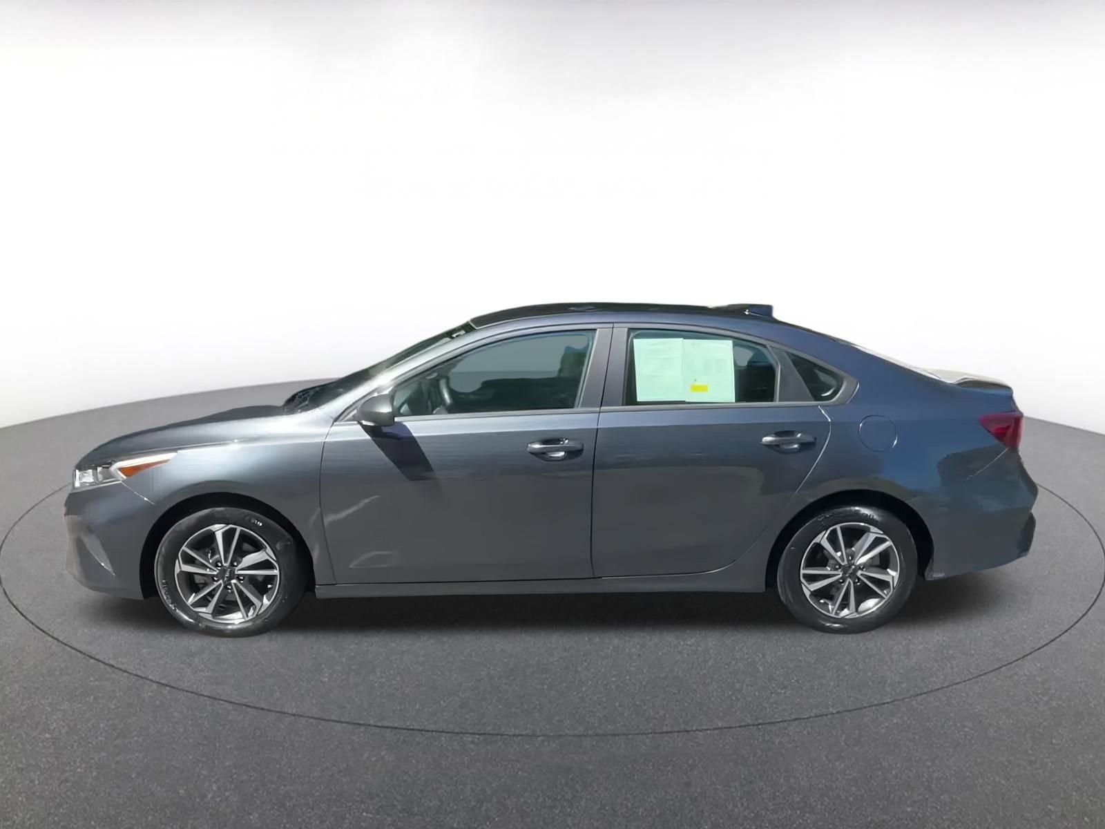 Thumbnail: 2024 Kia Forte - 9