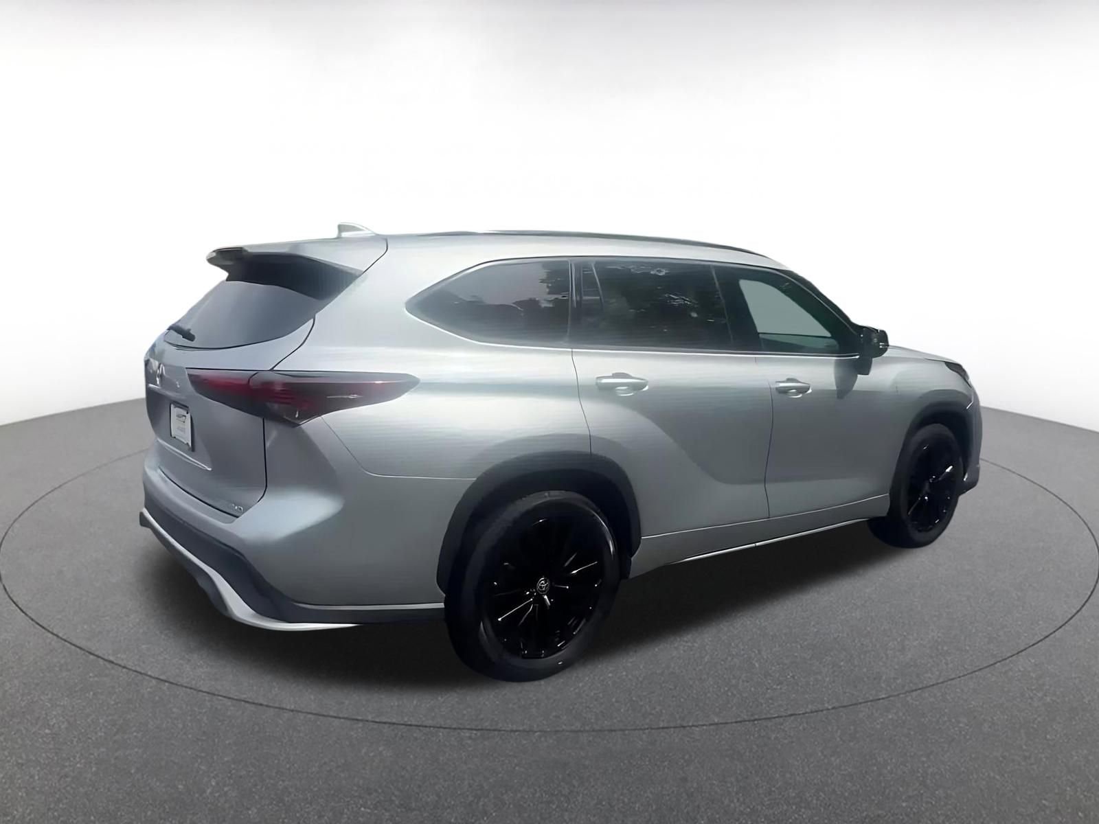 Thumbnail: 2025 Toyota Highlander - 14