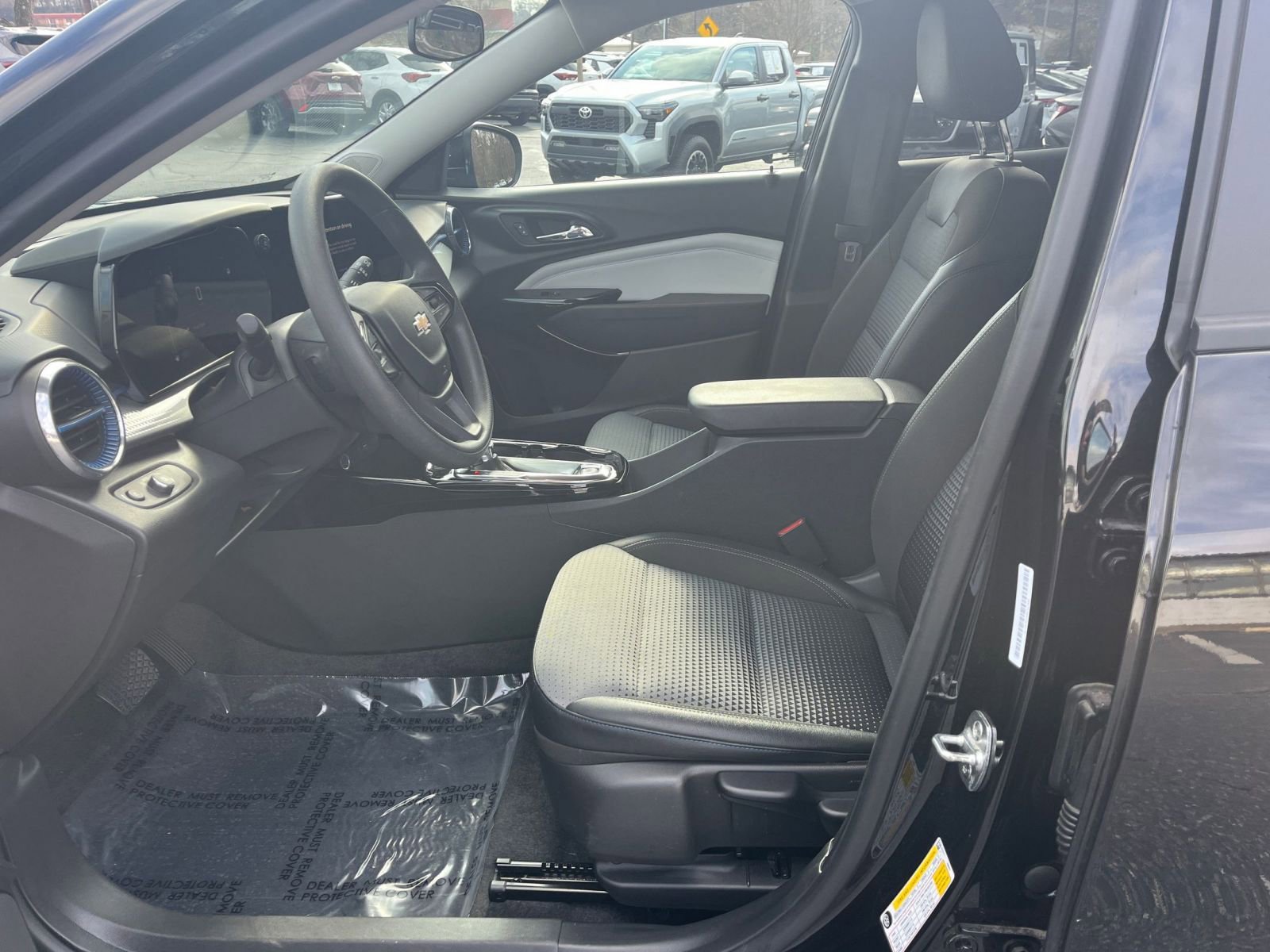 Thumbnail: 2025 Chevrolet Trax - 21