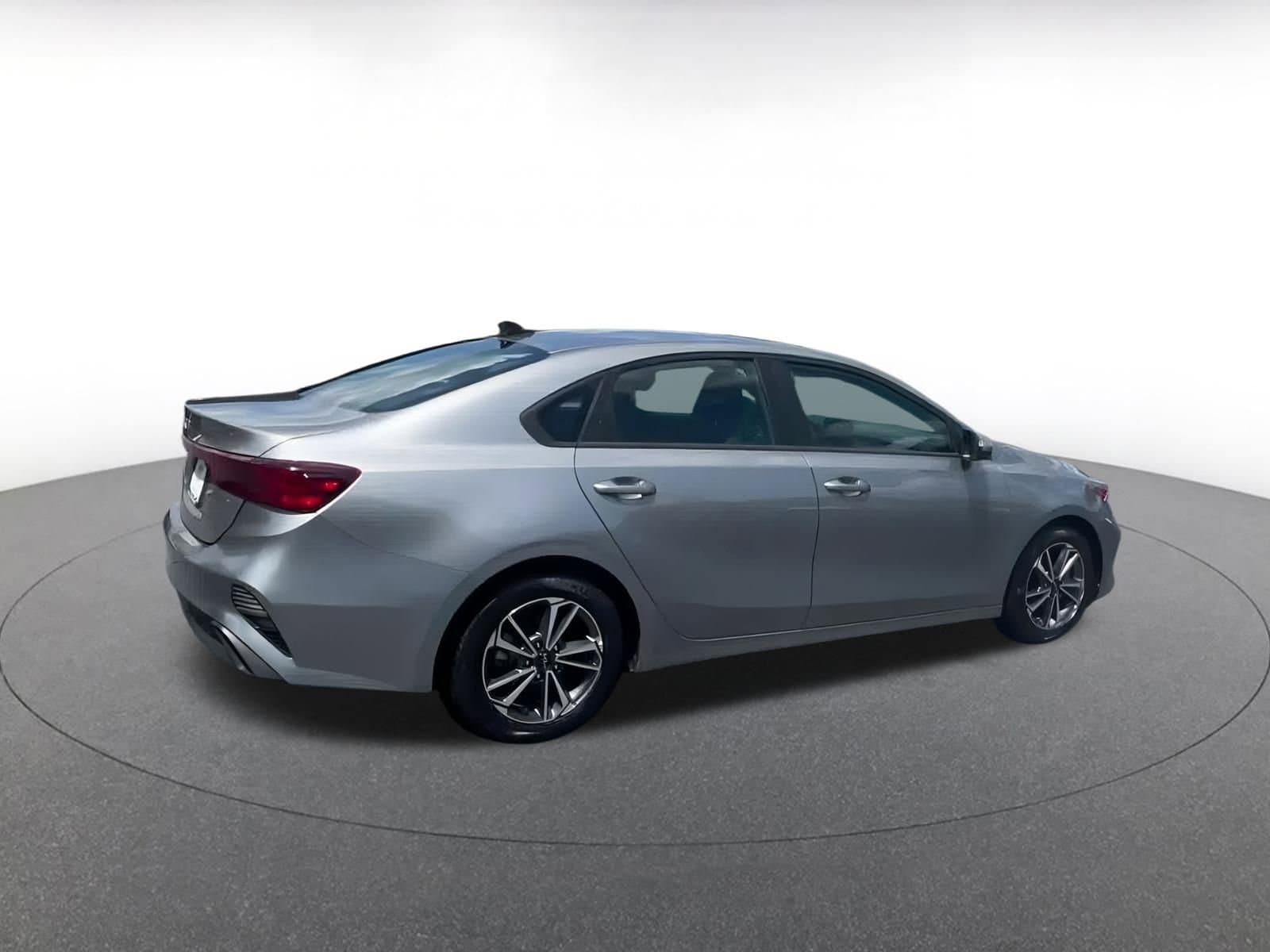 Thumbnail: 2023 Kia Forte - 15