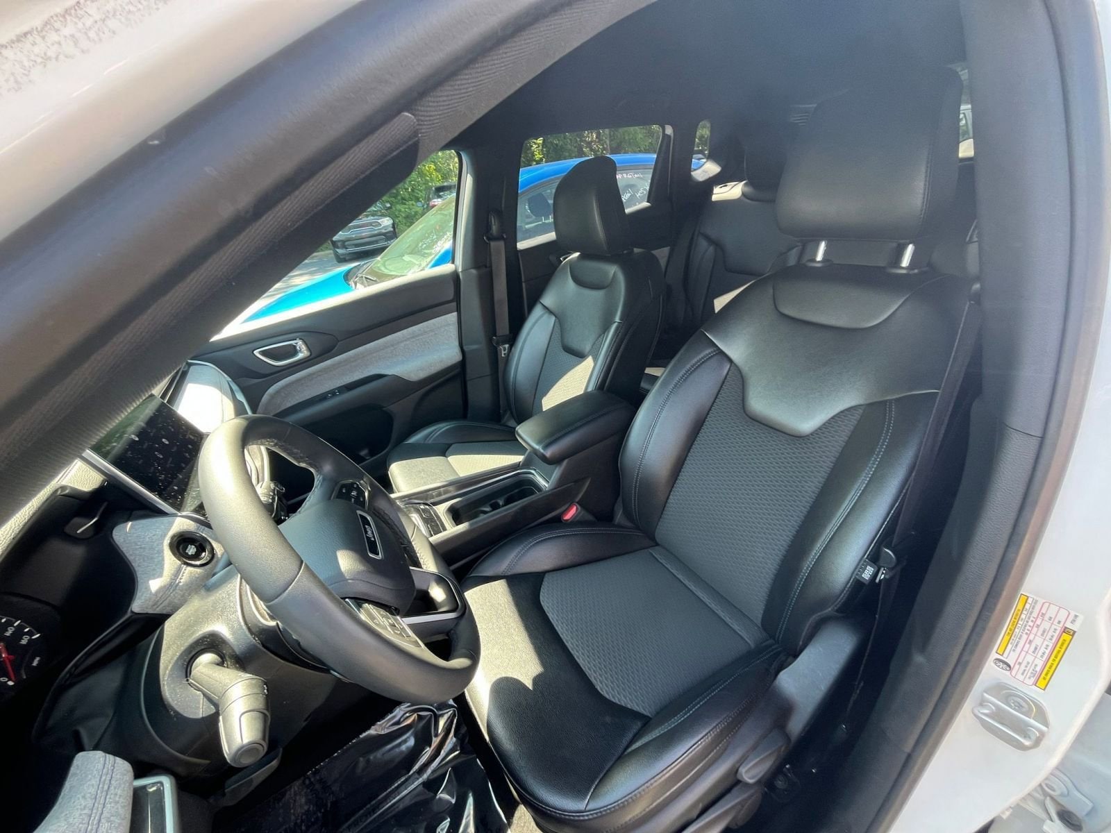 Thumbnail: 2023 Jeep Compass - 32