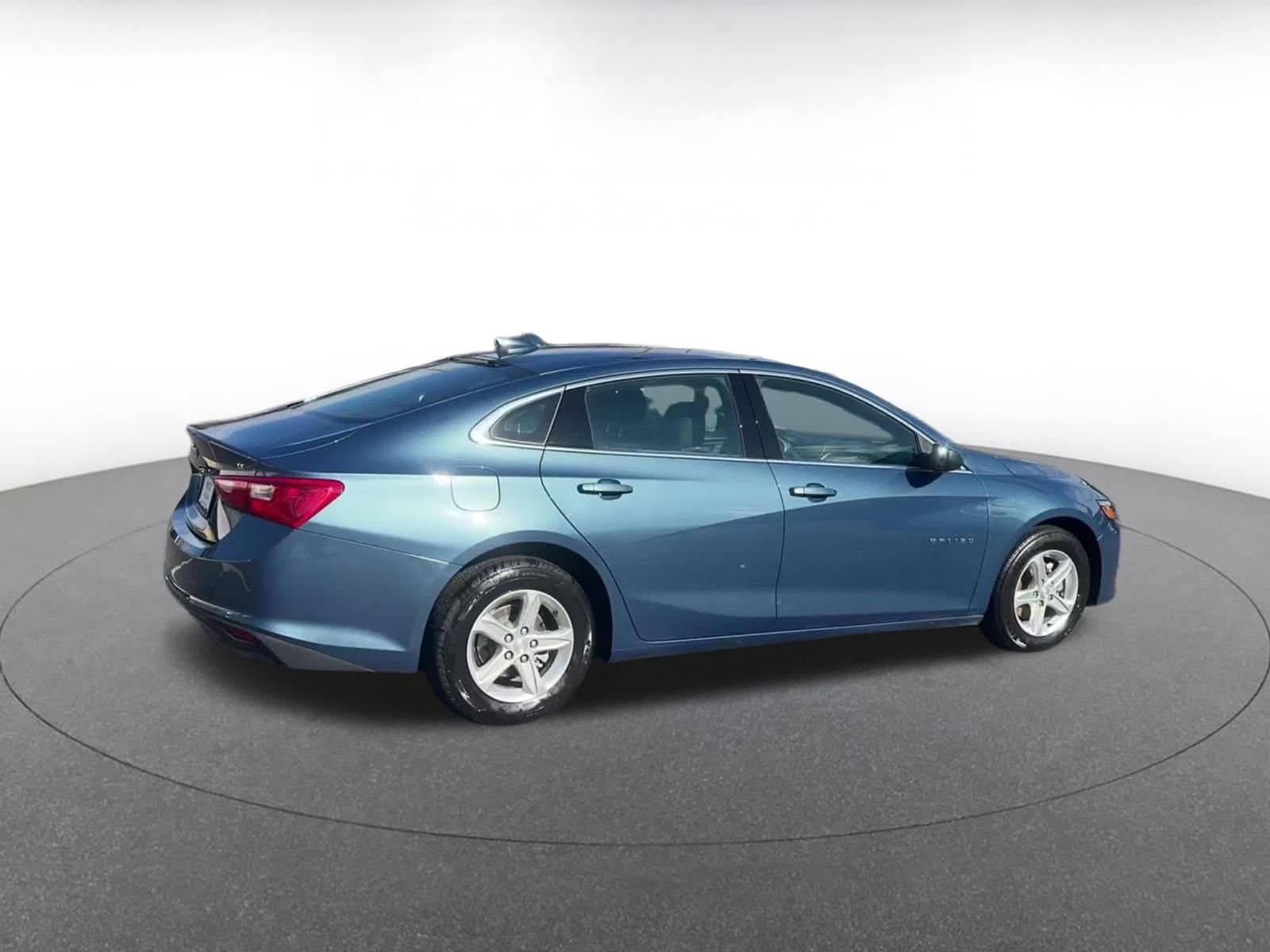 Thumbnail: 2024 Chevrolet Malibu - 15