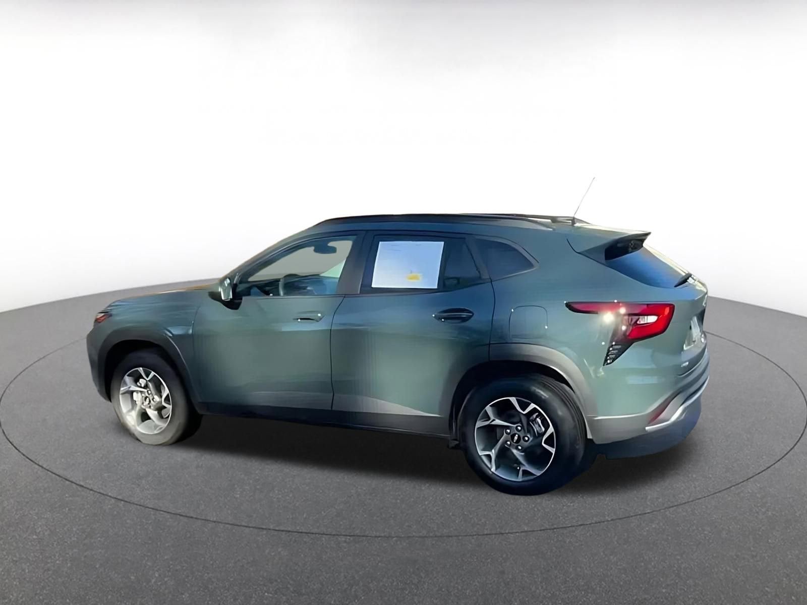 Thumbnail: 2025 Chevrolet Trax - 10