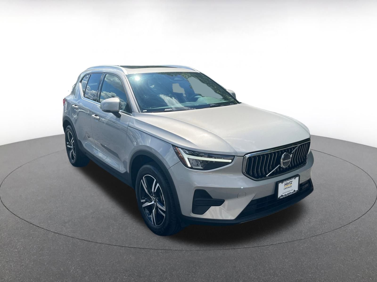 Thumbnail: 2024 Volvo XC40 - 2