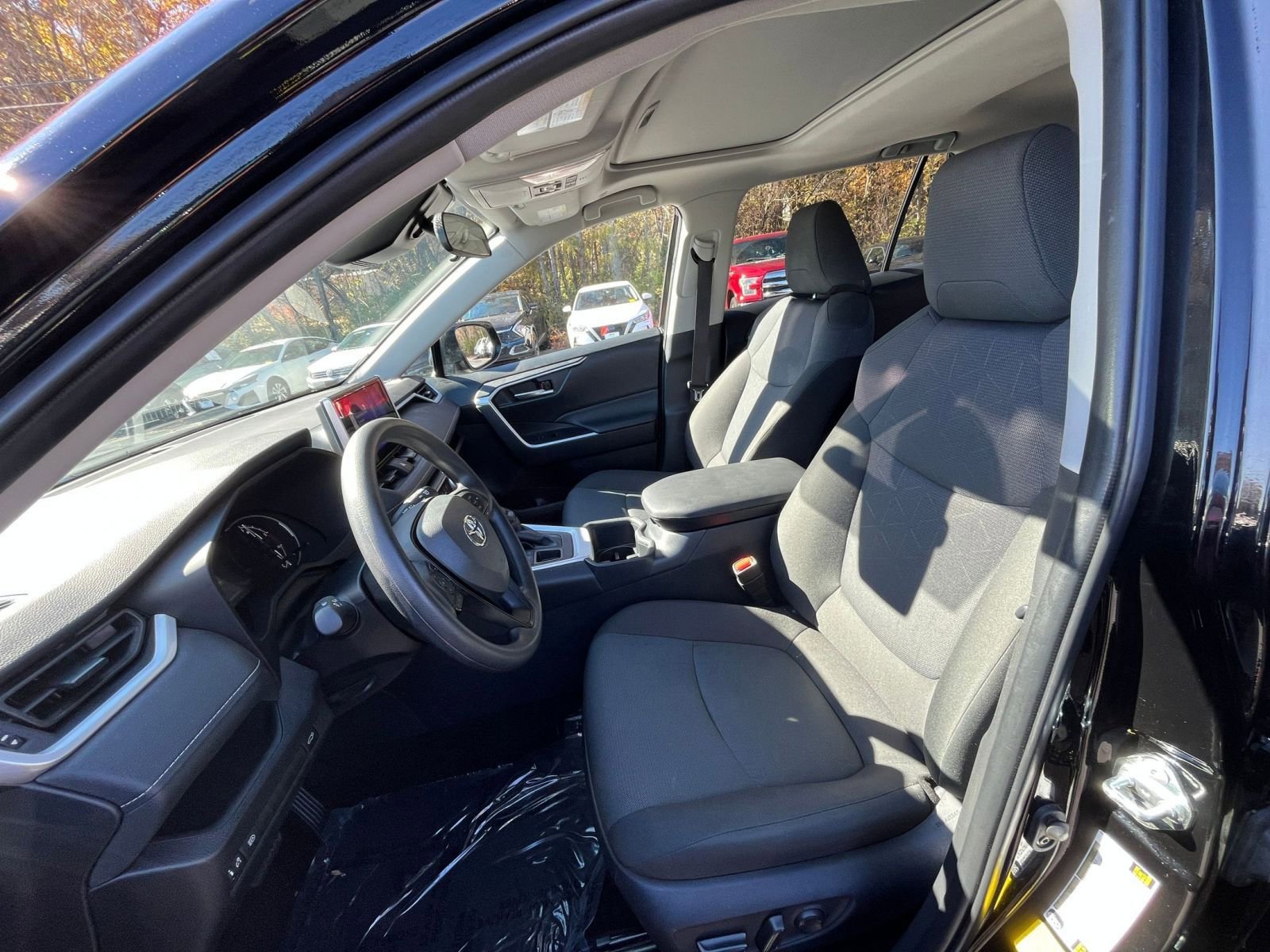 Thumbnail: 2025 Toyota RAV4 - 23