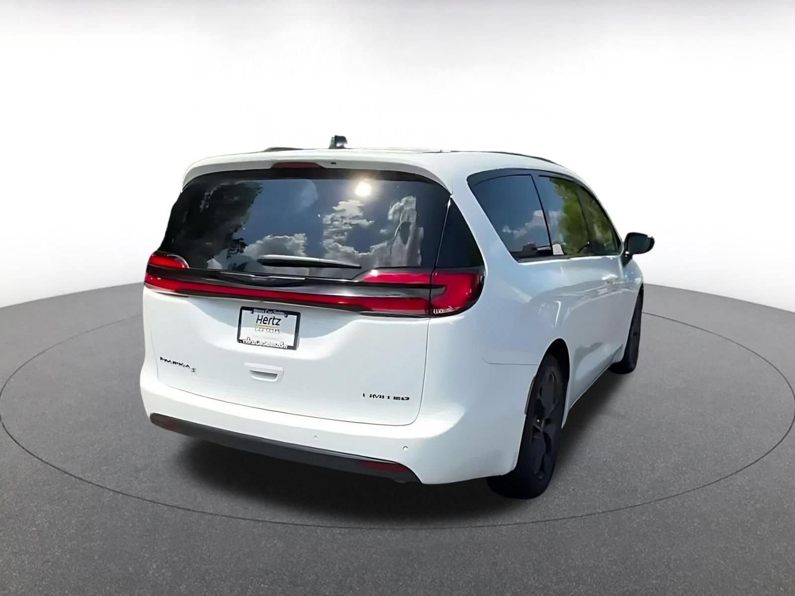Thumbnail: 2025 Chrysler Pacifica - 14