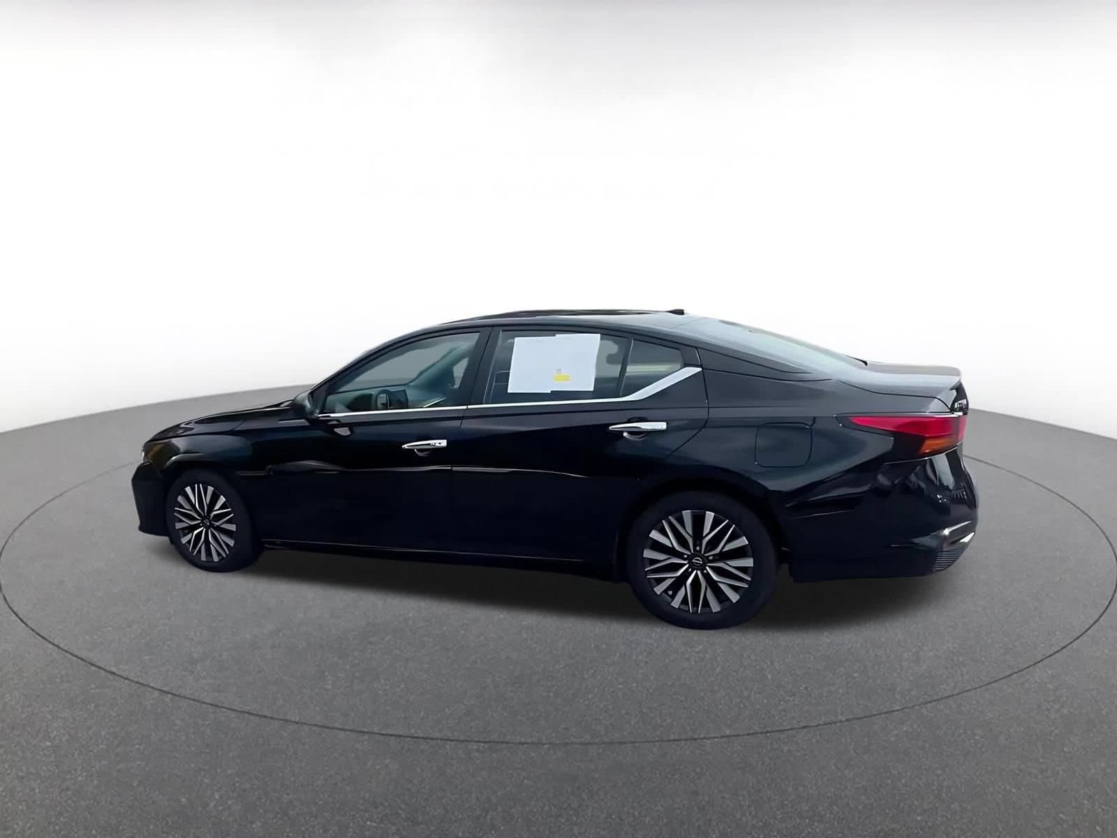 Thumbnail: 2025 Nissan Altima - 10