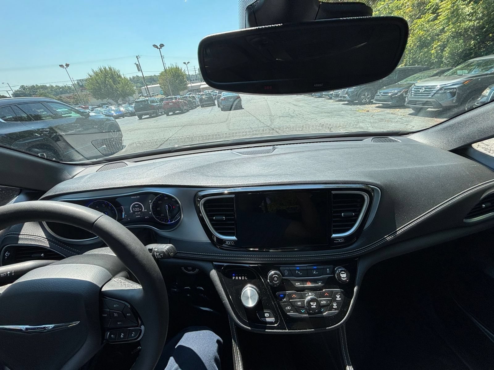 Thumbnail: 2025 Chrysler Pacifica - 31
