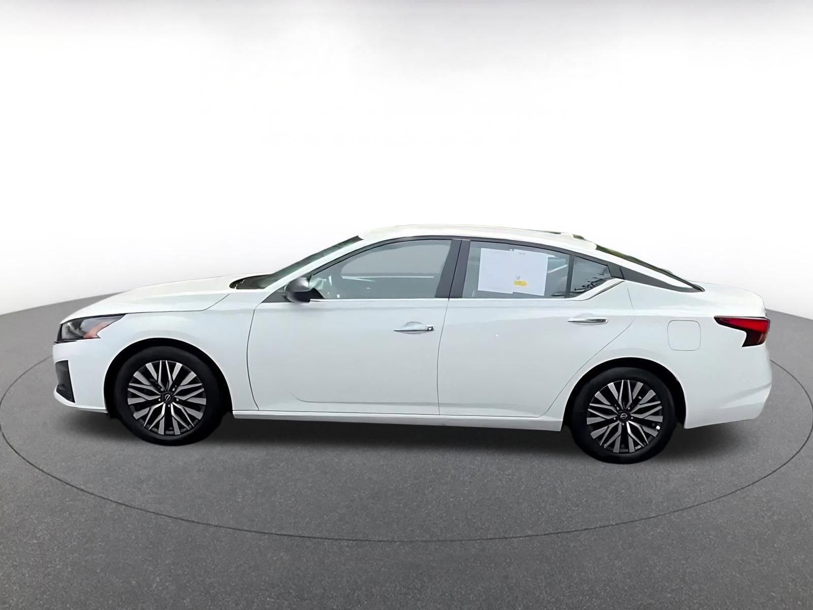 Thumbnail: 2025 Nissan Altima - 9