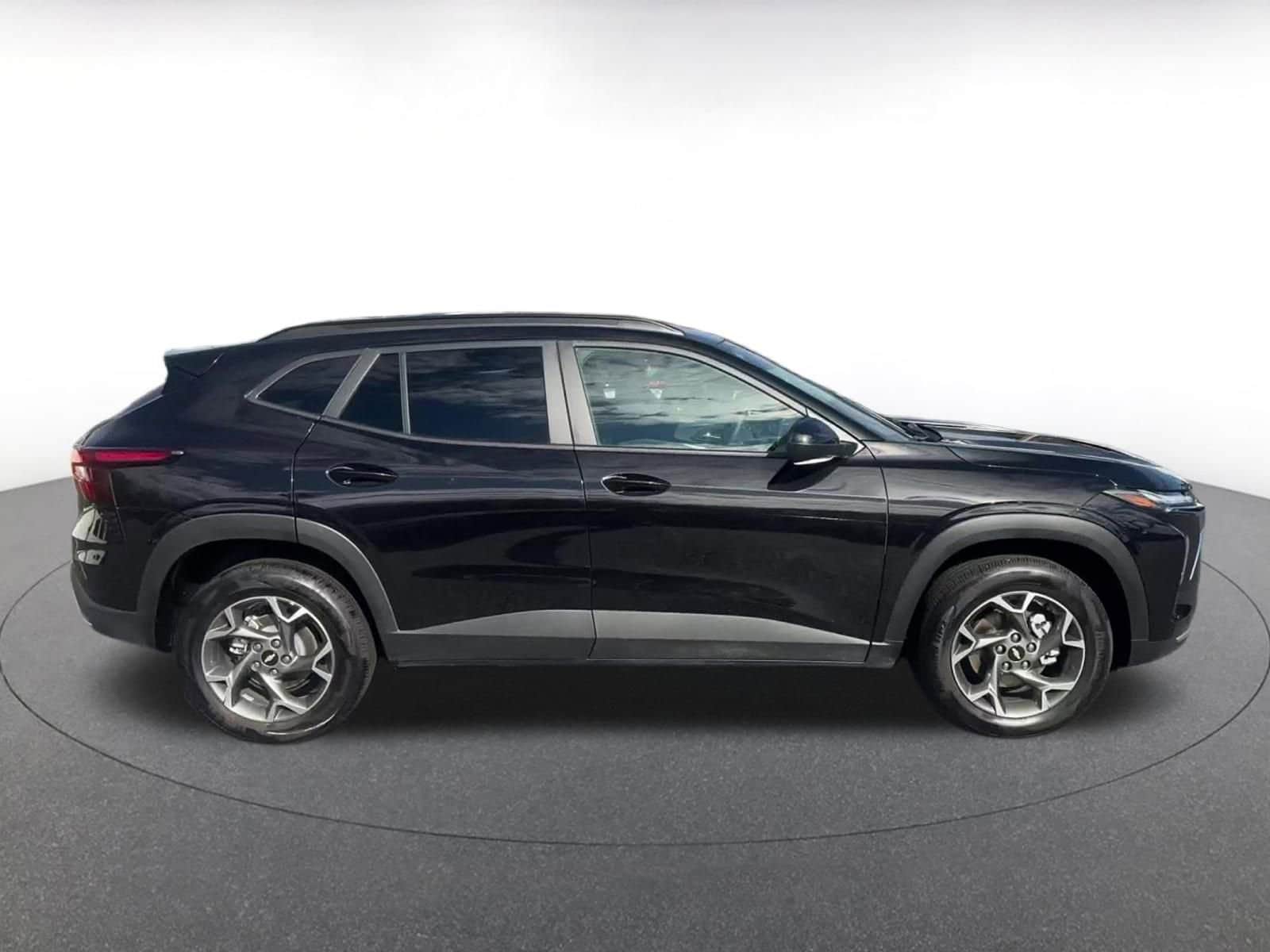 Thumbnail: 2025 Chevrolet Trax - 16