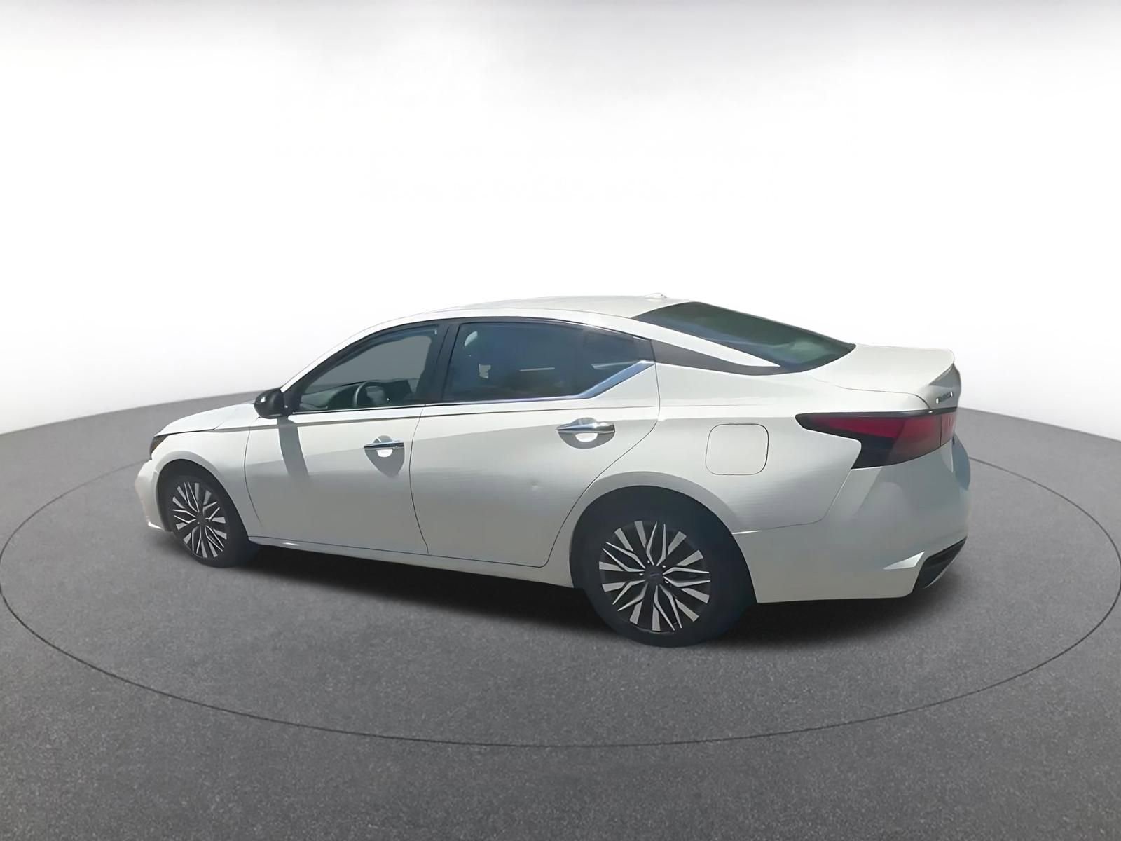 Thumbnail: 2025 Nissan Altima - 10