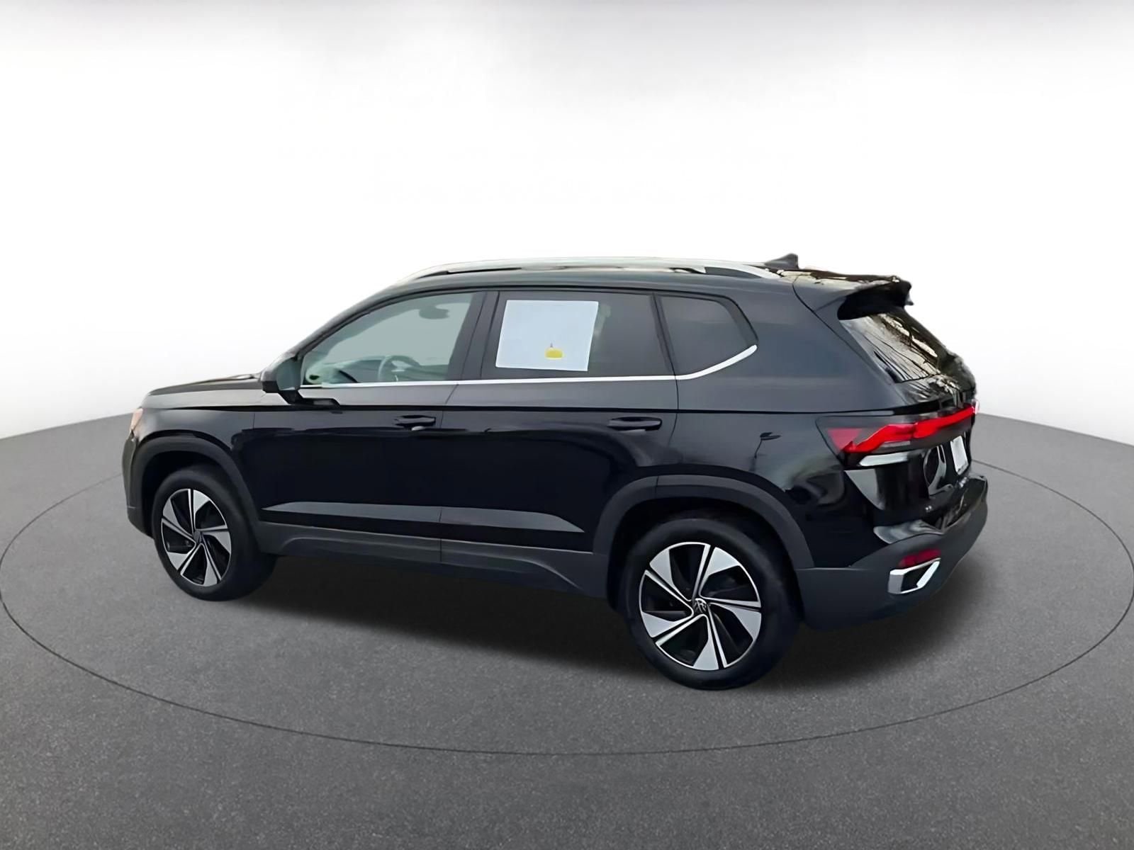 Thumbnail: 2025 Volkswagen Taos - 10