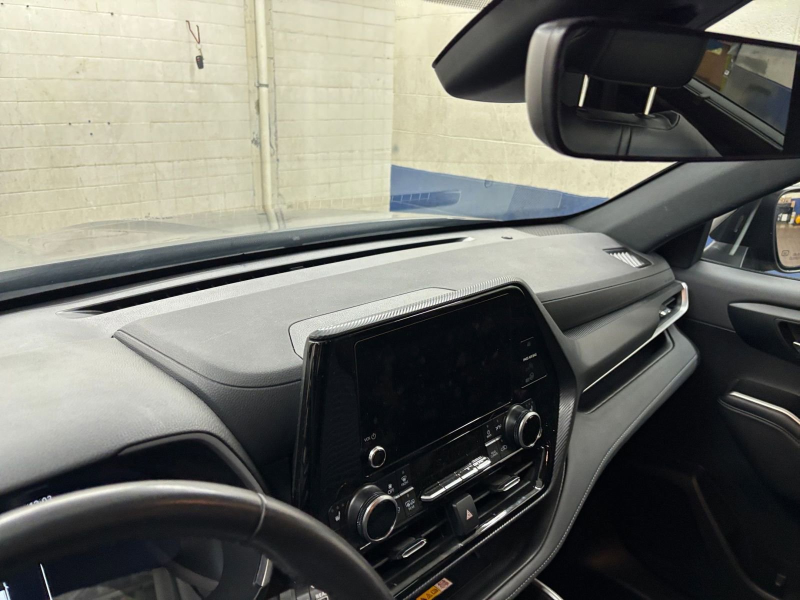 Thumbnail: 2025 Toyota Highlander - 17