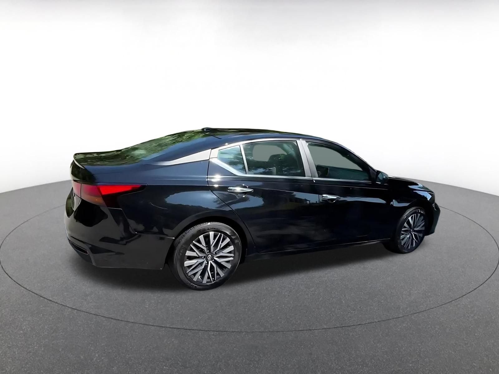 Thumbnail: 2025 Nissan Altima - 12