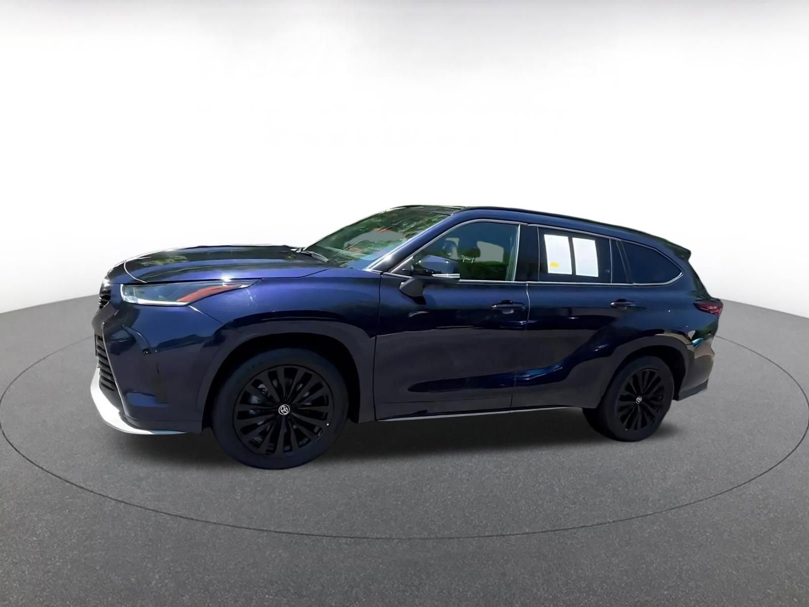Thumbnail: 2025 Toyota Highlander - 8