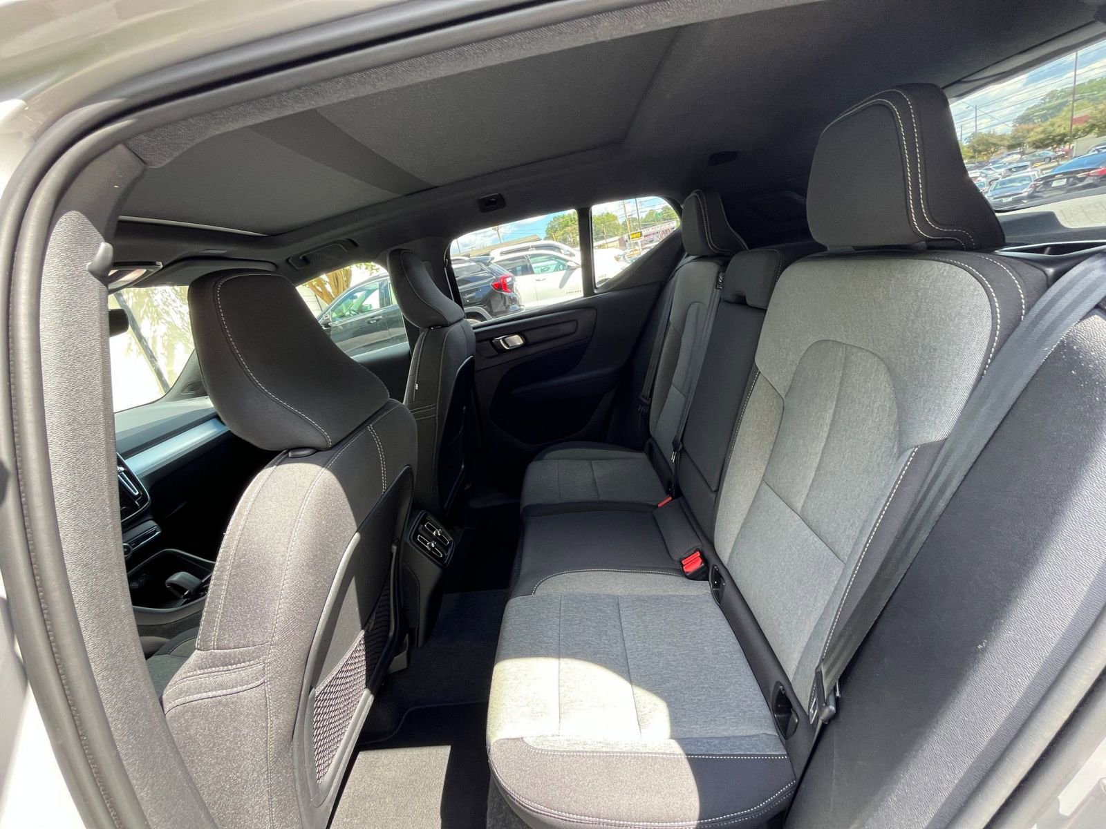 Thumbnail: 2024 Volvo XC40 - 33