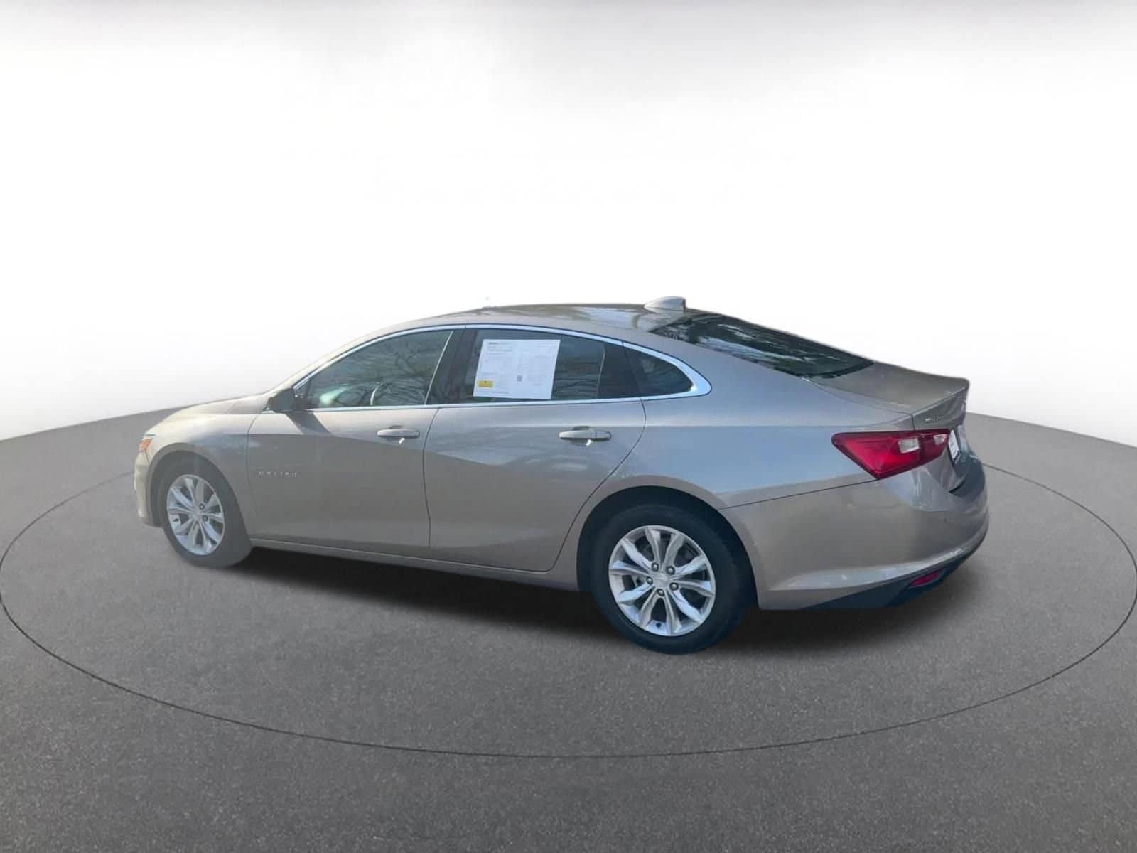 Thumbnail: 2024 Chevrolet Malibu - 9