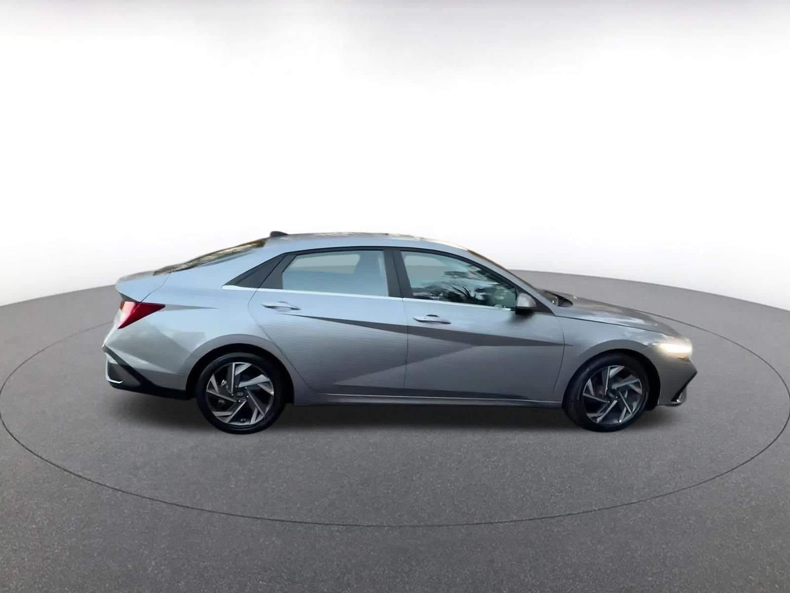 Thumbnail: 2025 Hyundai Elantra - 16