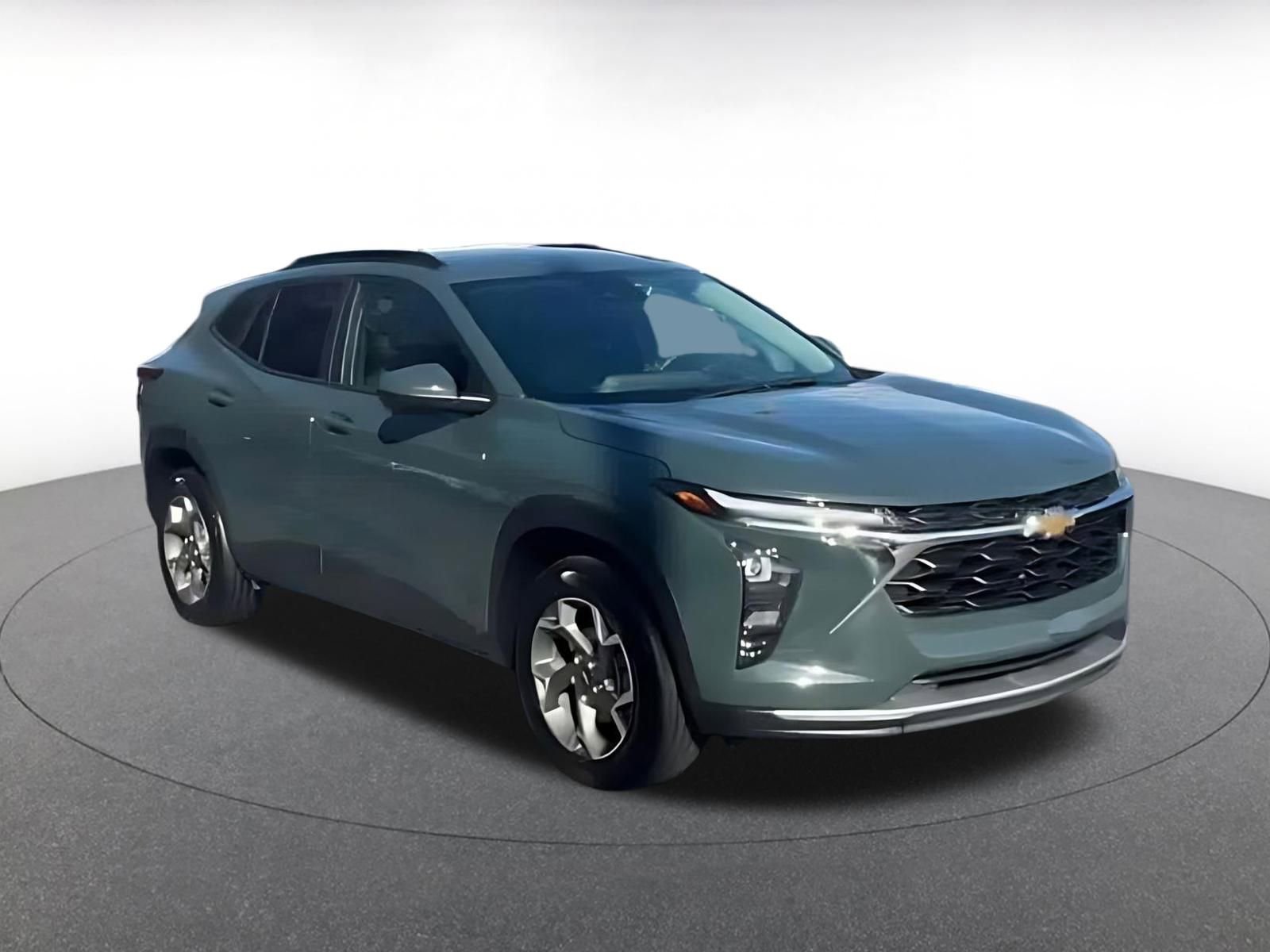 Thumbnail: 2025 Chevrolet Trax - 3