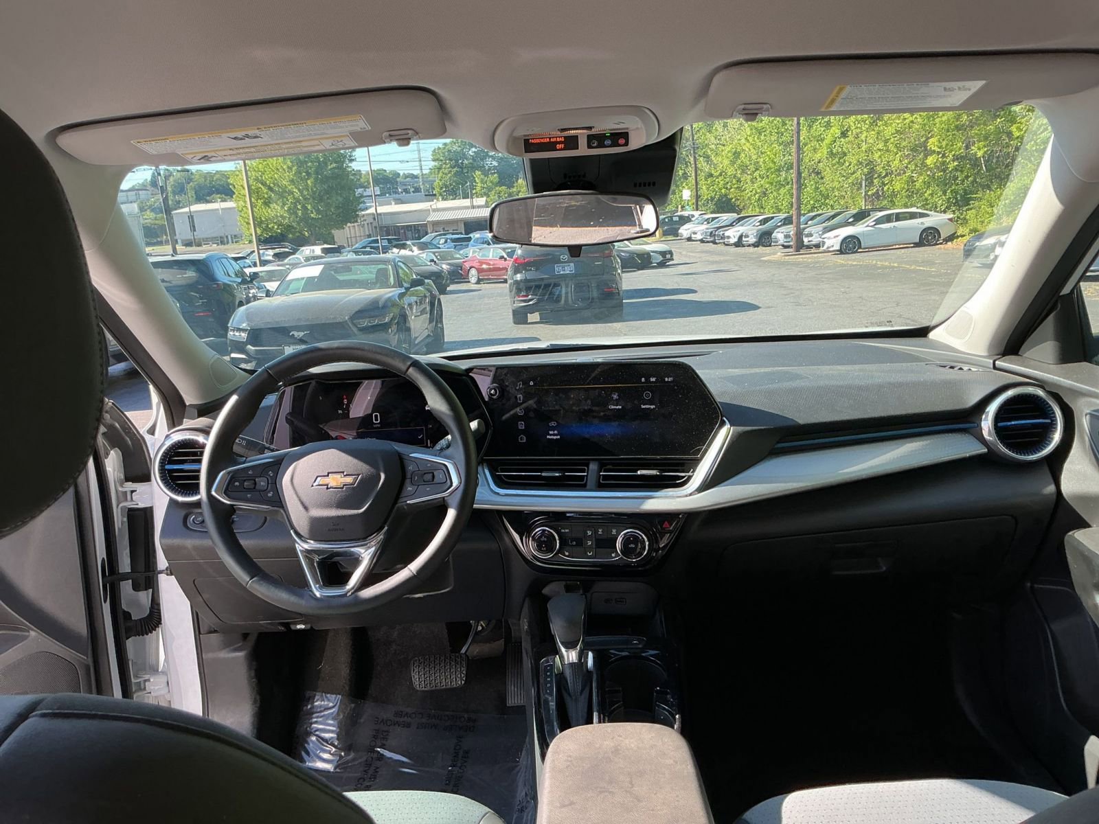 Thumbnail: 2025 Chevrolet Trax - 28