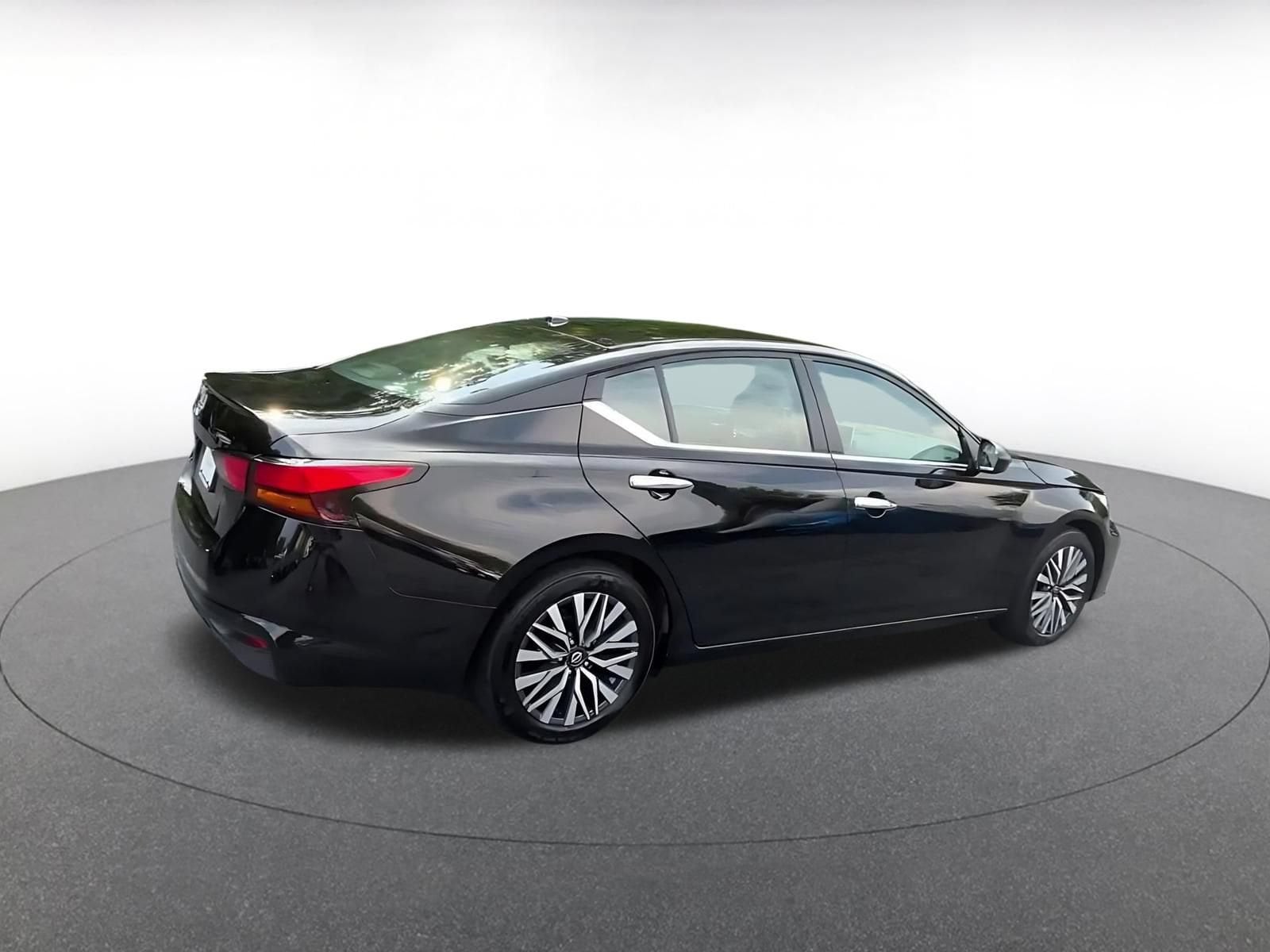 Thumbnail: 2025 Nissan Altima - 14