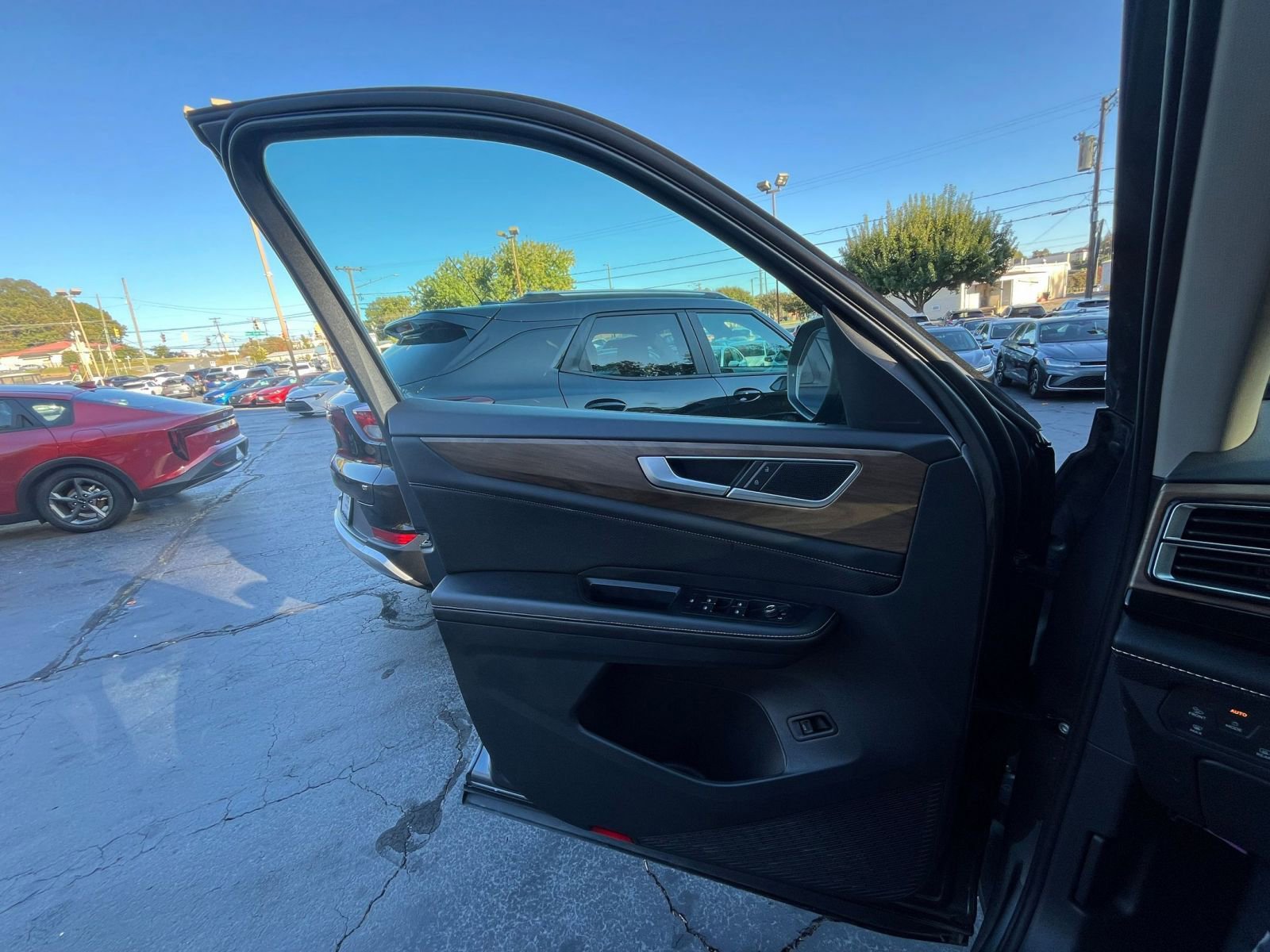 Thumbnail: 2025 Volkswagen Atlas - 18