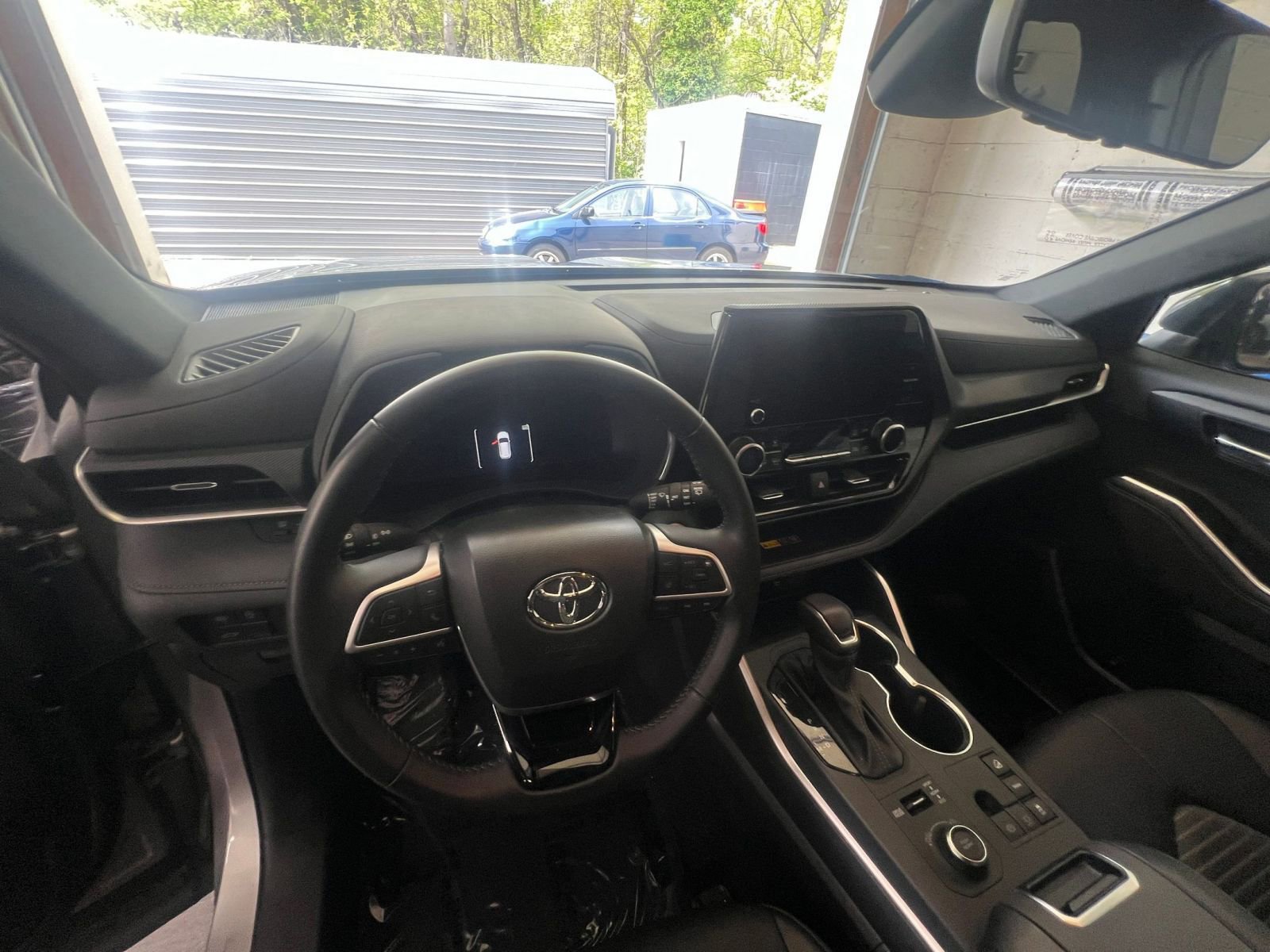 Thumbnail: 2025 Toyota Highlander - 34