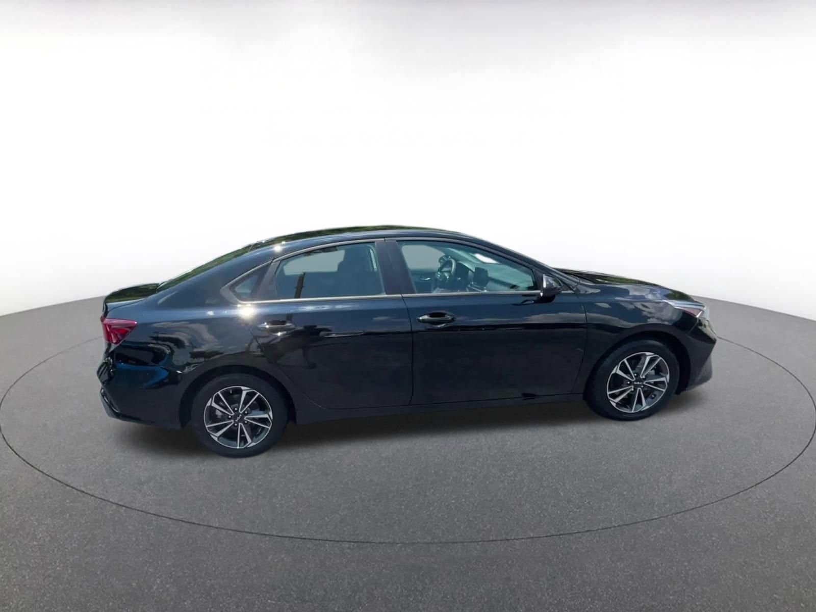 Thumbnail: 2024 Kia Forte - 16