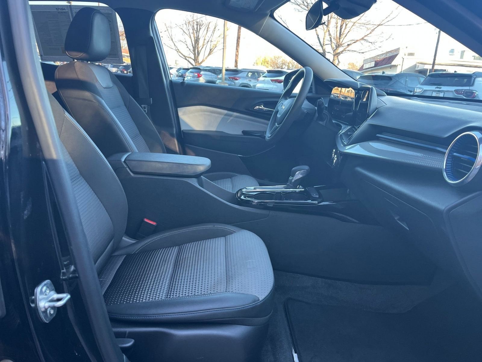 Thumbnail: 2025 Chevrolet Trax - 21