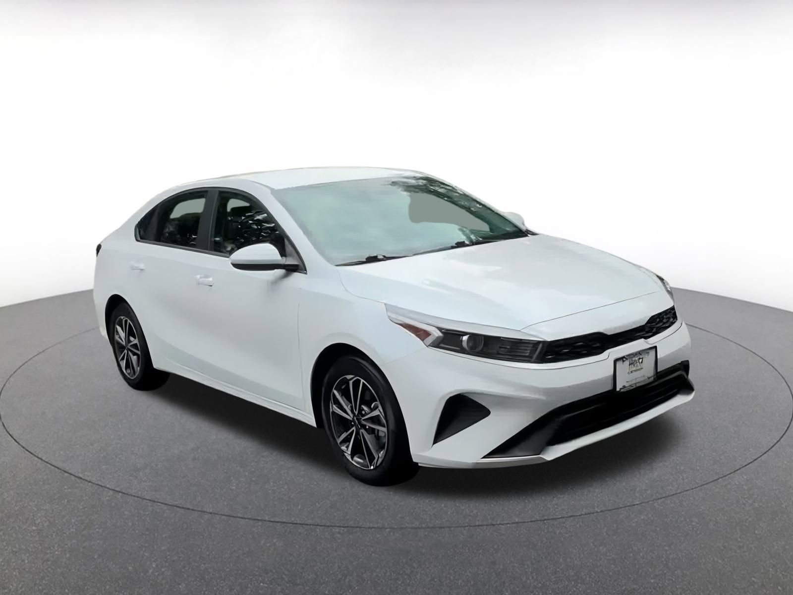 Thumbnail: 2024 Kia Forte - 3