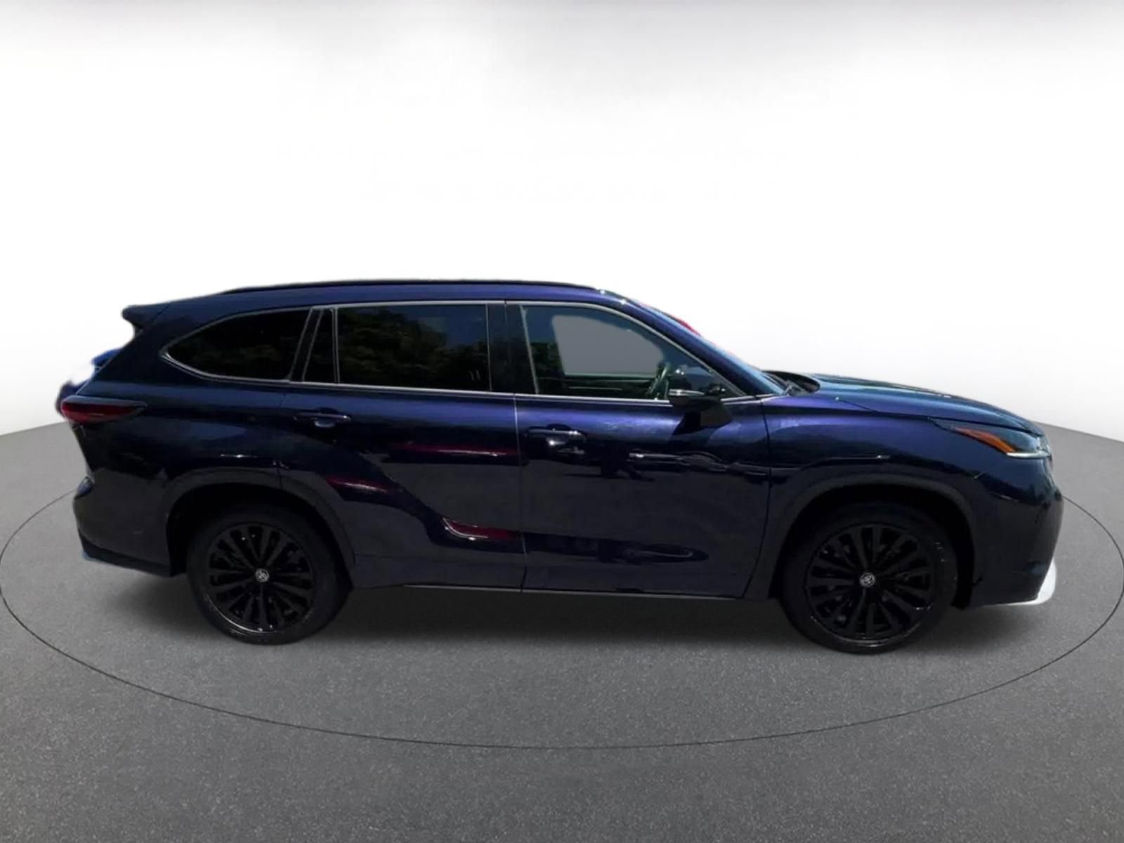 Thumbnail: 2025 Toyota Highlander - 16