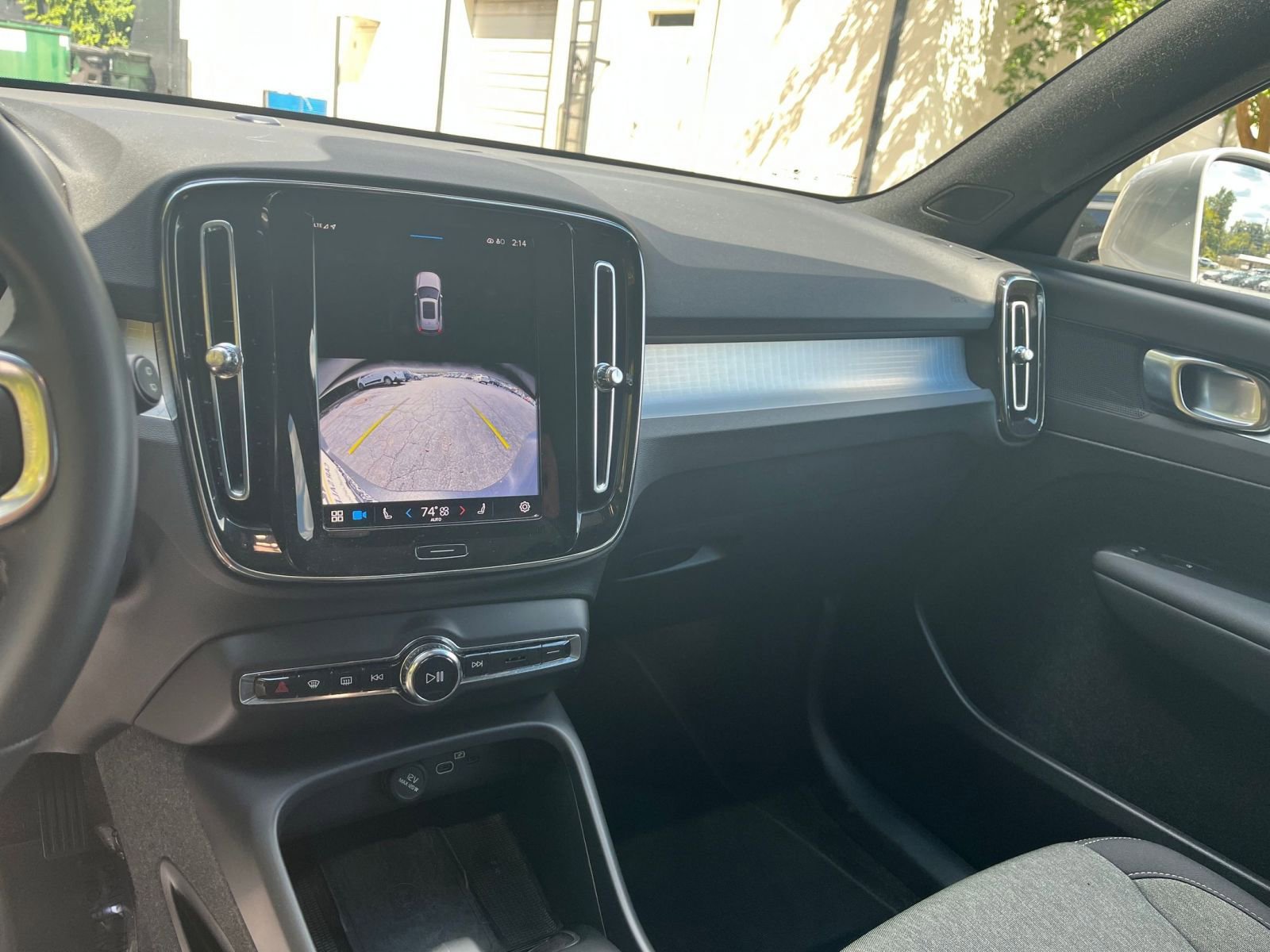 Thumbnail: 2024 Volvo XC40 - 29