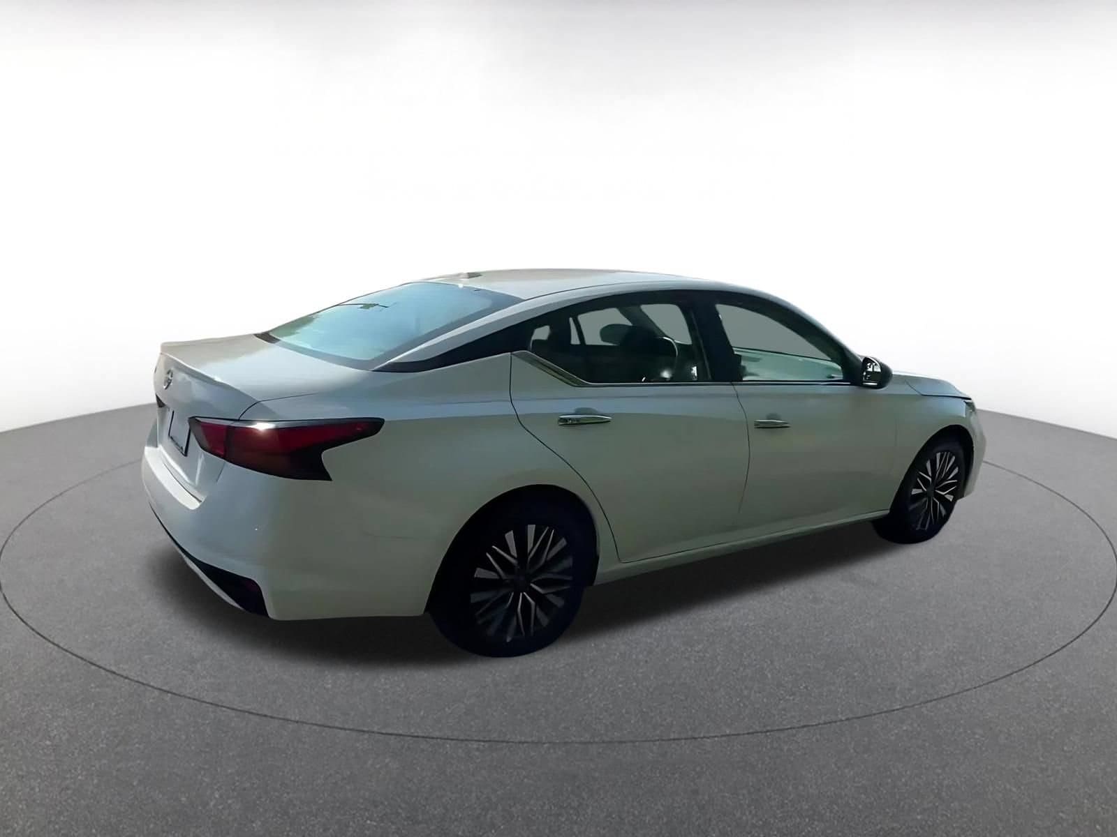 Thumbnail: 2025 Nissan Altima - 14