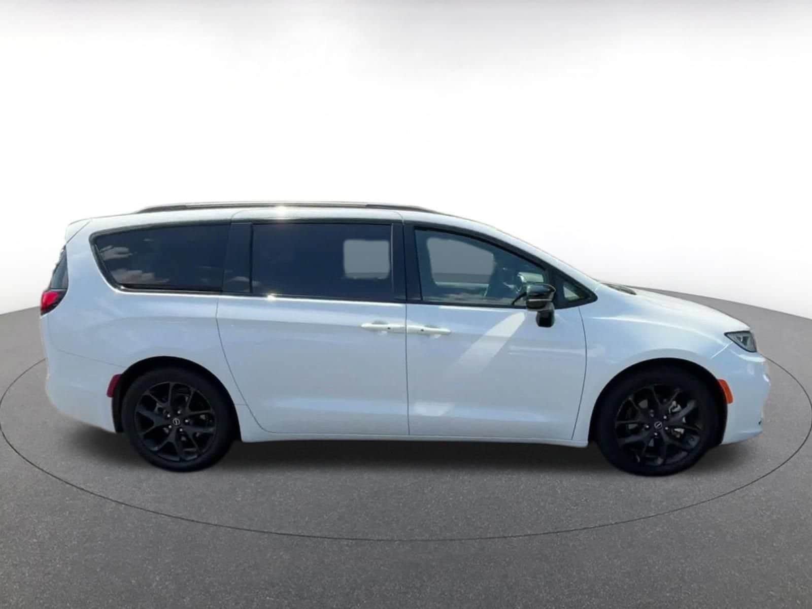 Thumbnail: 2025 Chrysler Pacifica - 15