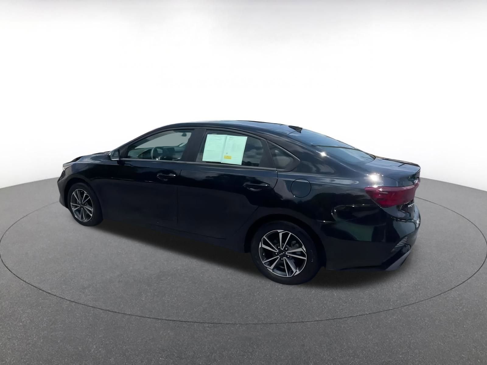 Thumbnail: 2024 Kia Forte - 10