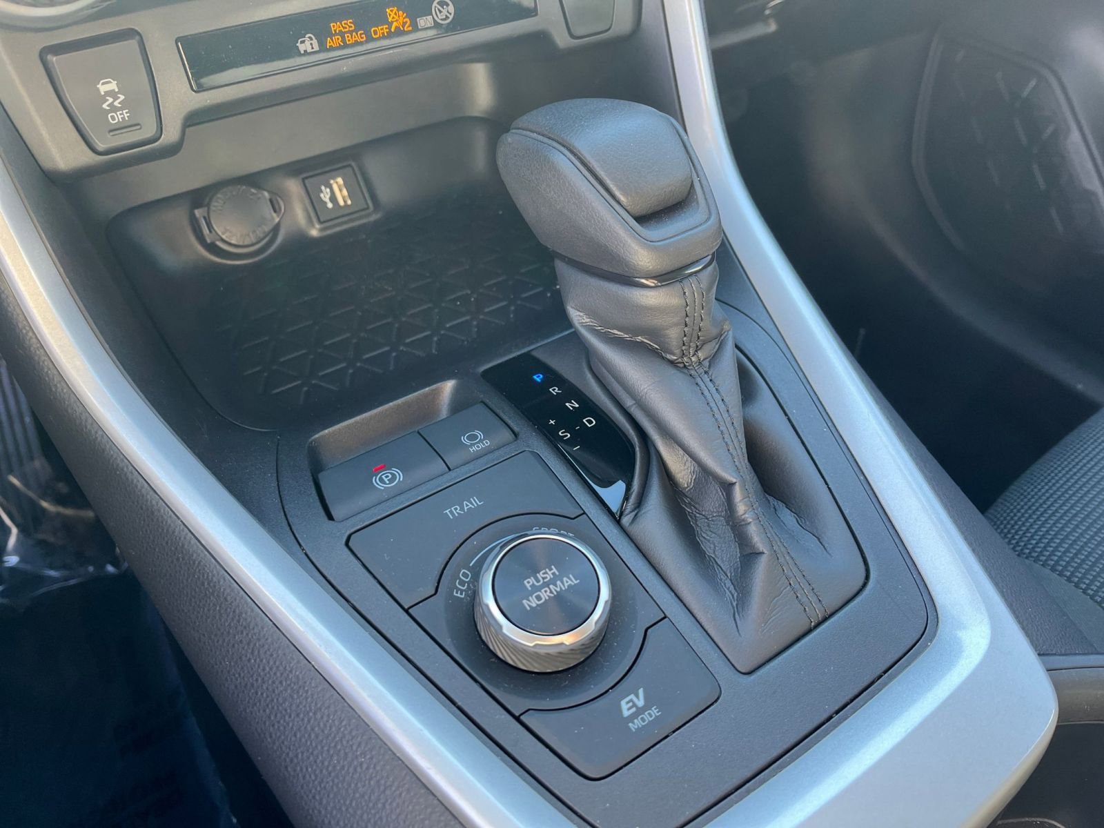 Thumbnail: 2025 Toyota RAV4 - 35