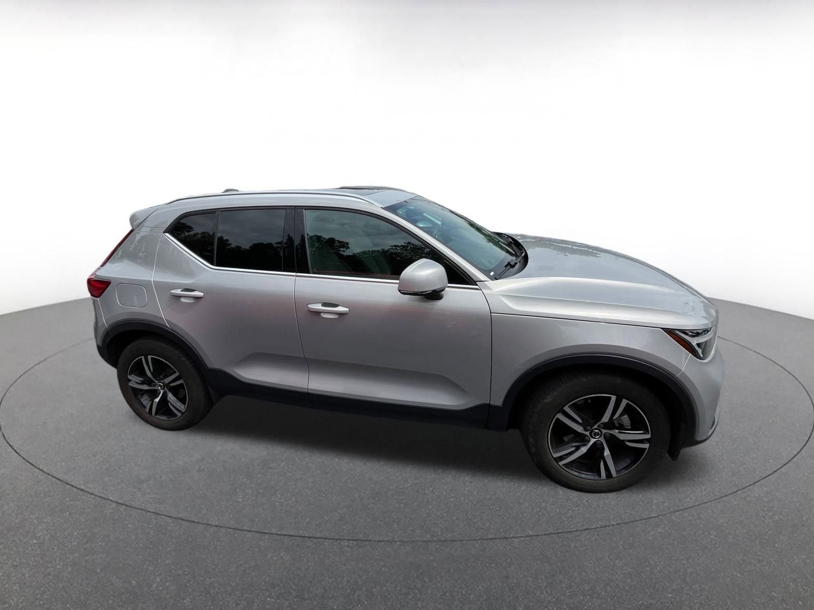 Thumbnail: 2024 Volvo XC40 - 1