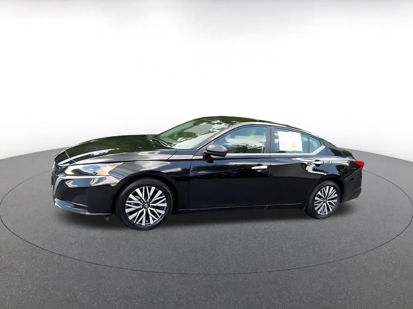 Thumbnail: 2025 Nissan Altima - 8