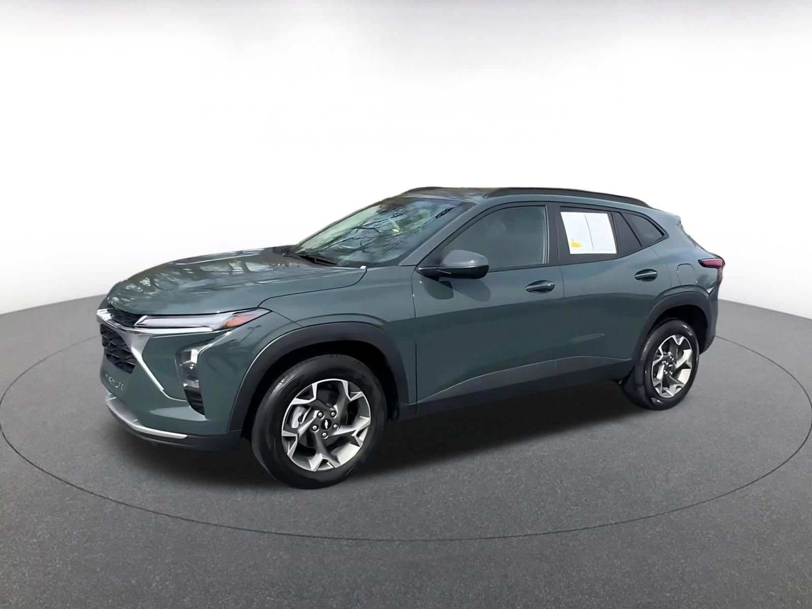 Thumbnail: 2025 Chevrolet Trax - 8