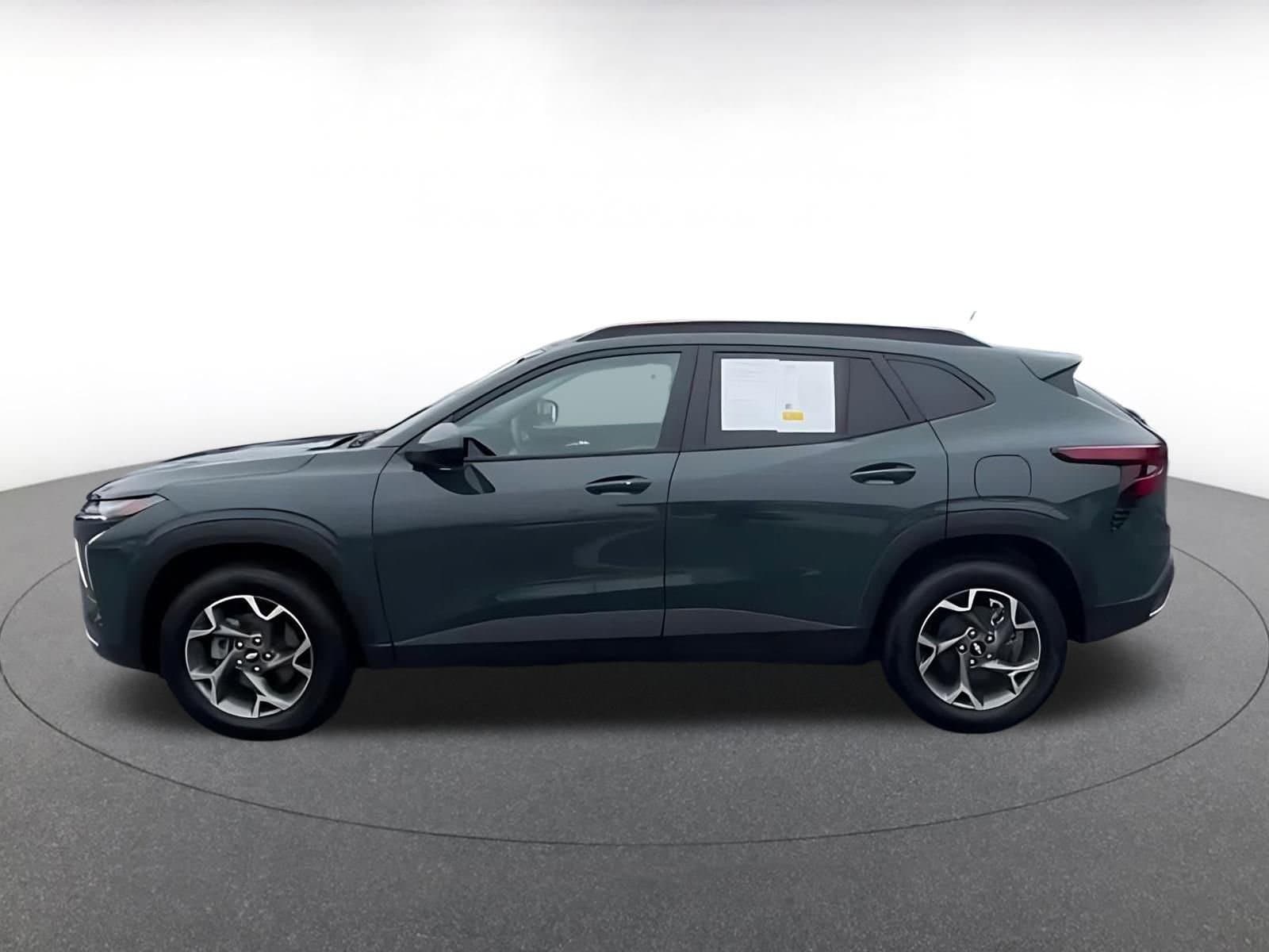 Thumbnail: 2025 Chevrolet Trax - 9