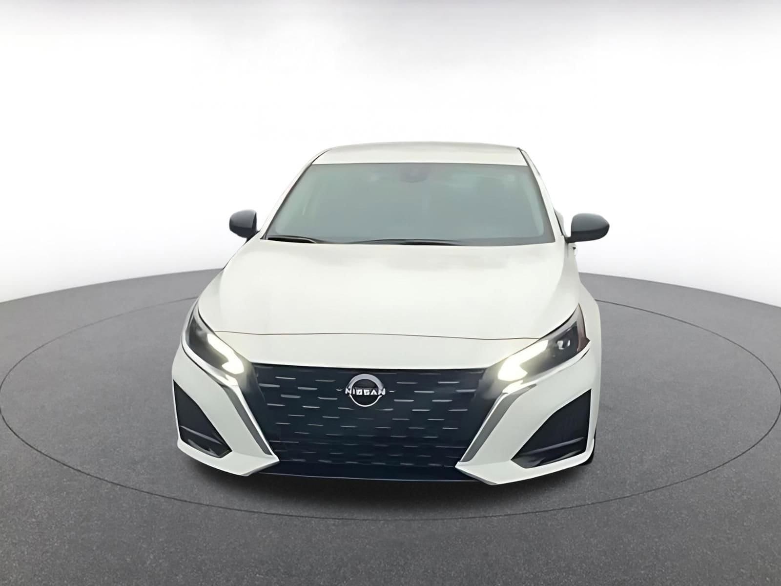 Thumbnail: 2025 Nissan Altima - 4