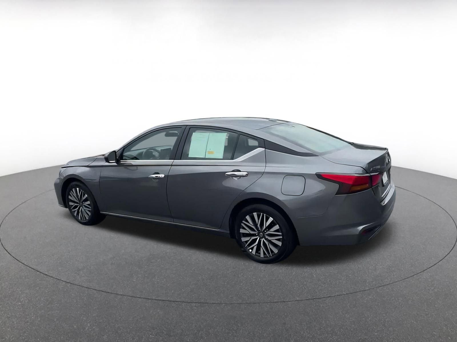 2024 Nissan Altima SV 10