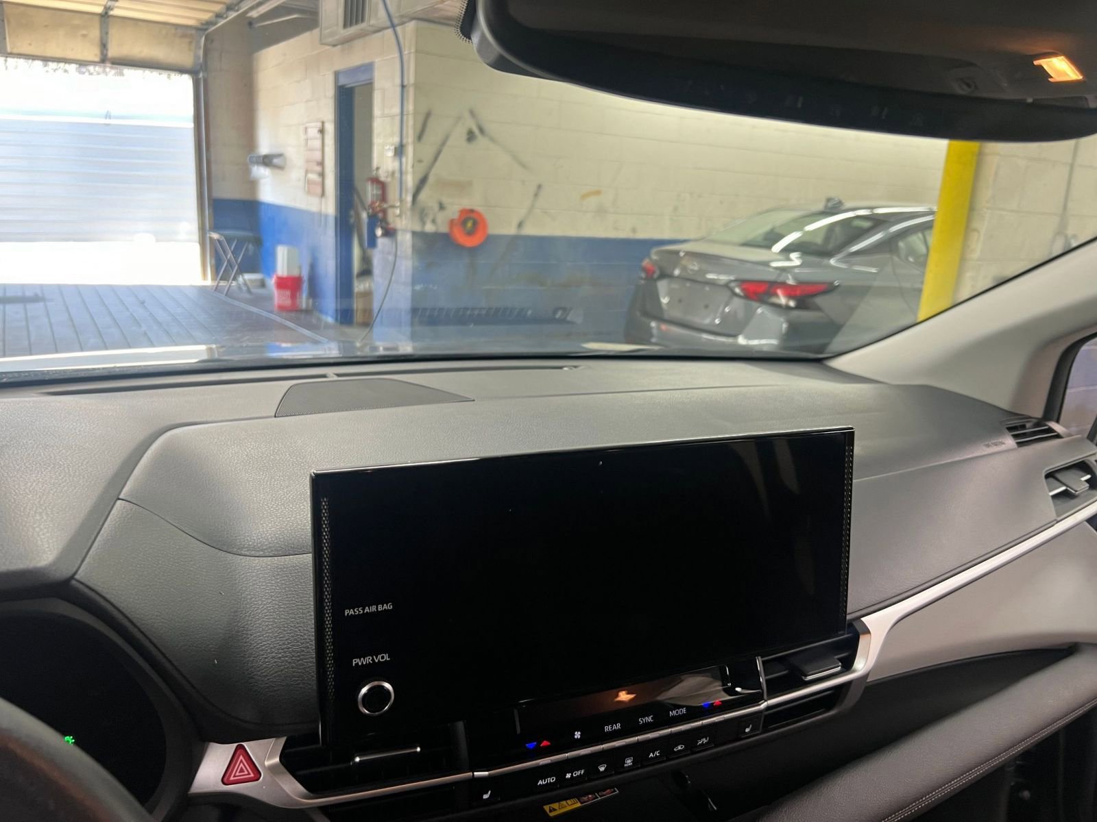 Thumbnail: 2025 Toyota Sienna - 17