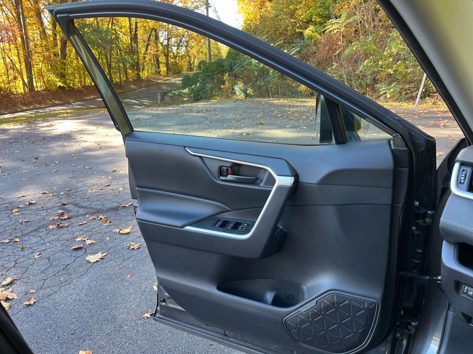 Thumbnail: 2025 Toyota RAV4 - 18