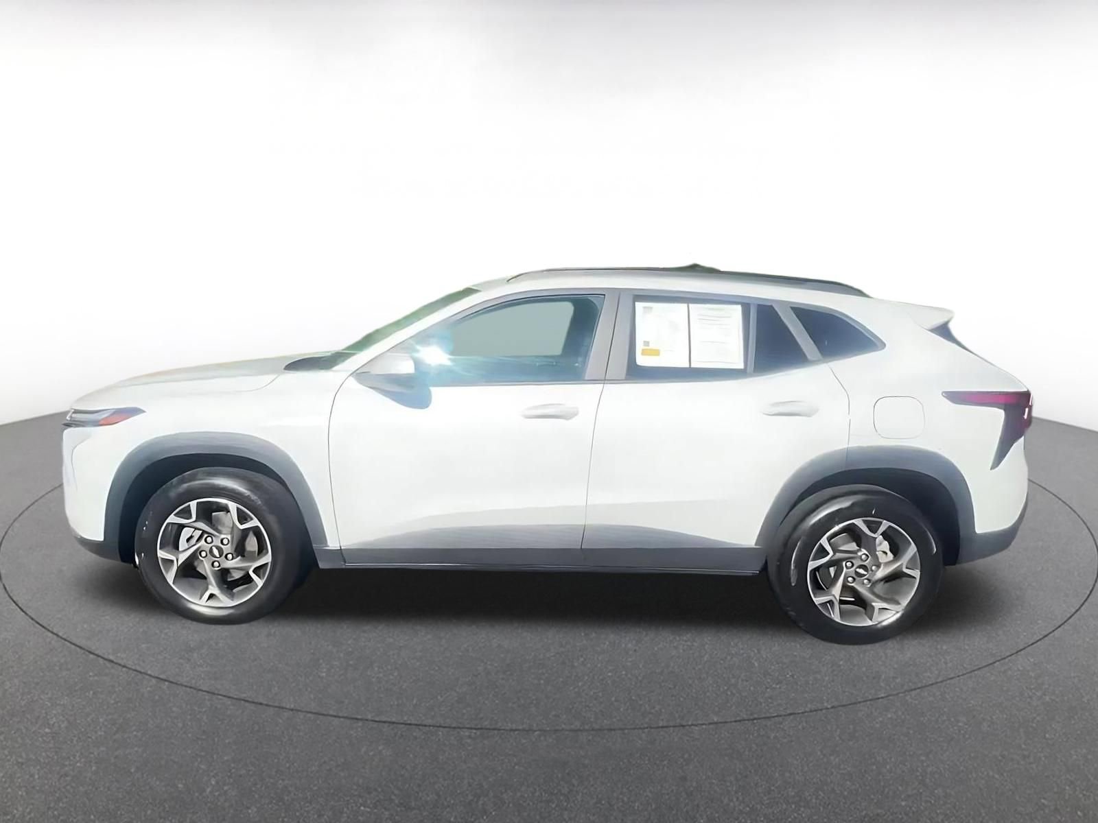 Thumbnail: 2025 Chevrolet Trax - 9