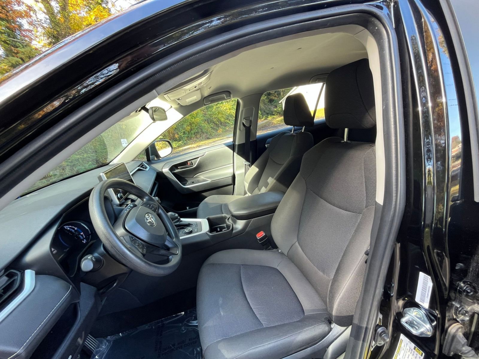 Thumbnail: 2025 Toyota RAV4 - 23