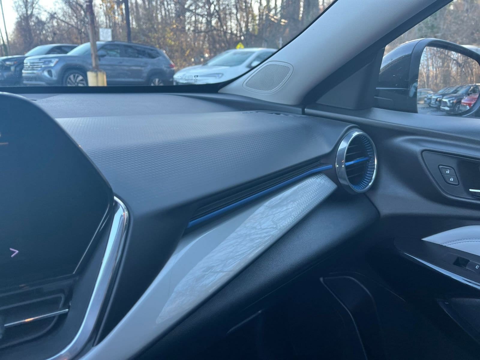 Thumbnail: 2025 Chevrolet Trax - 29