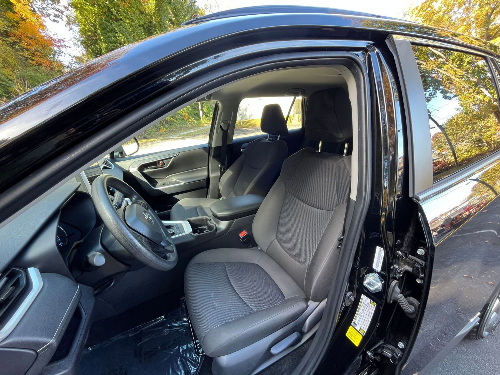 Thumbnail: 2025 Toyota RAV4 - 32